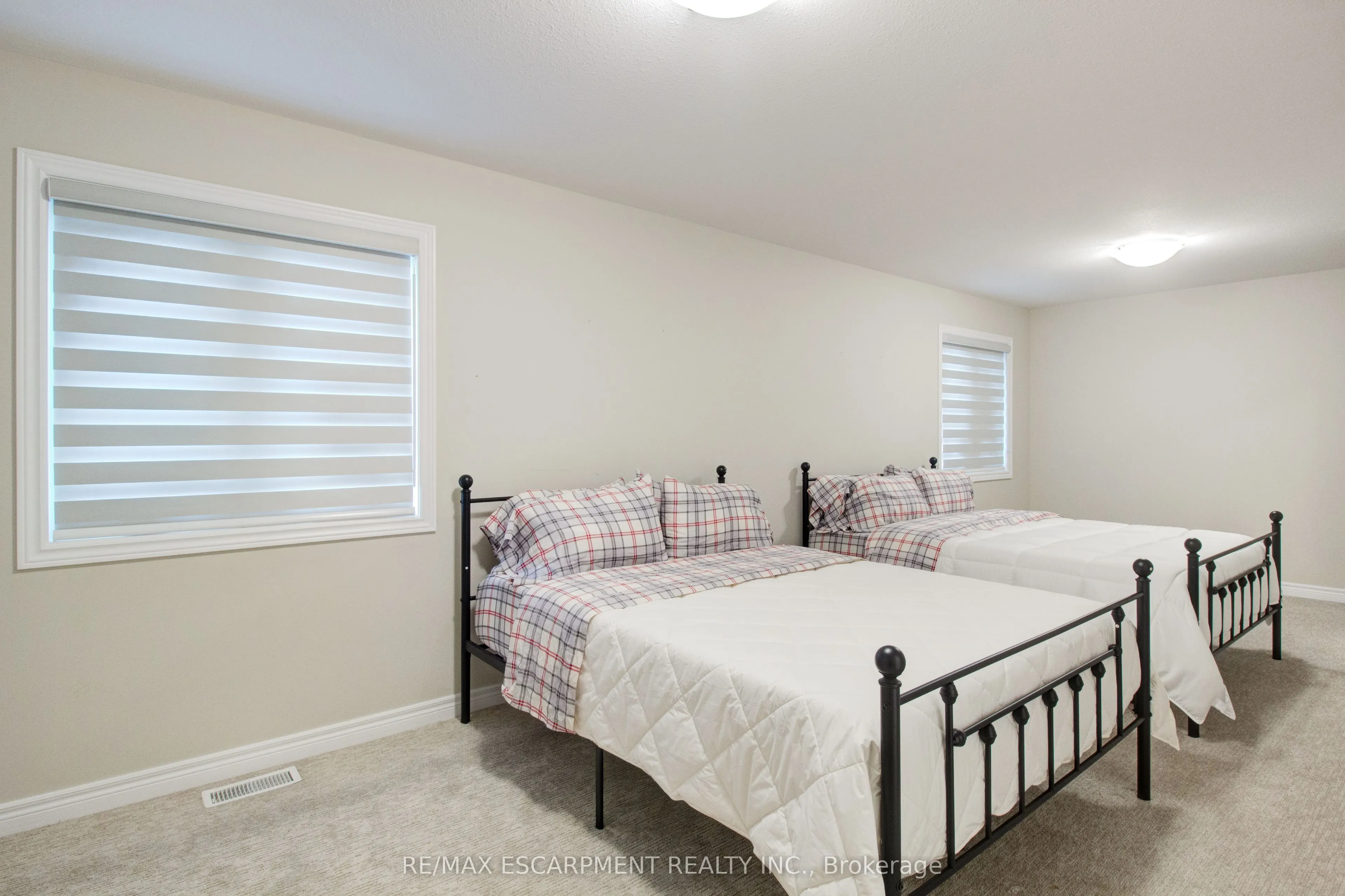 7387 Sherrilee Crescent