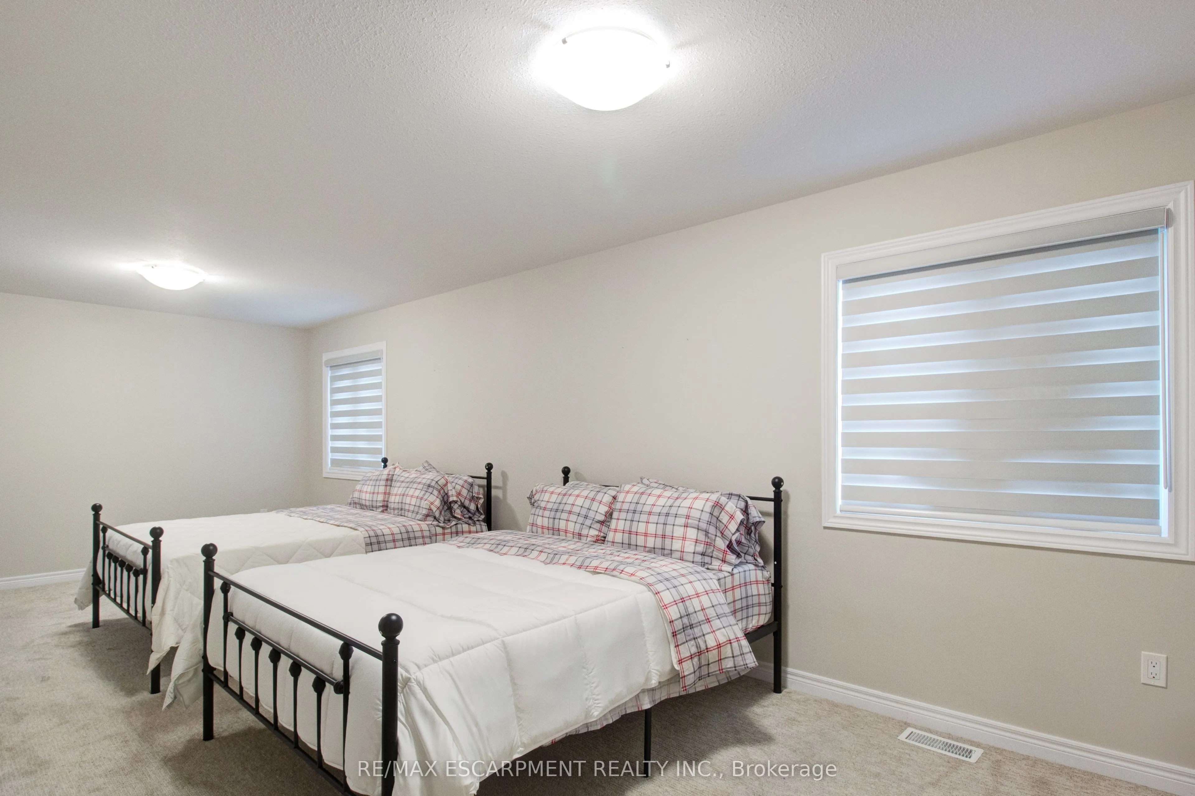 7387 Sherrilee Crescent