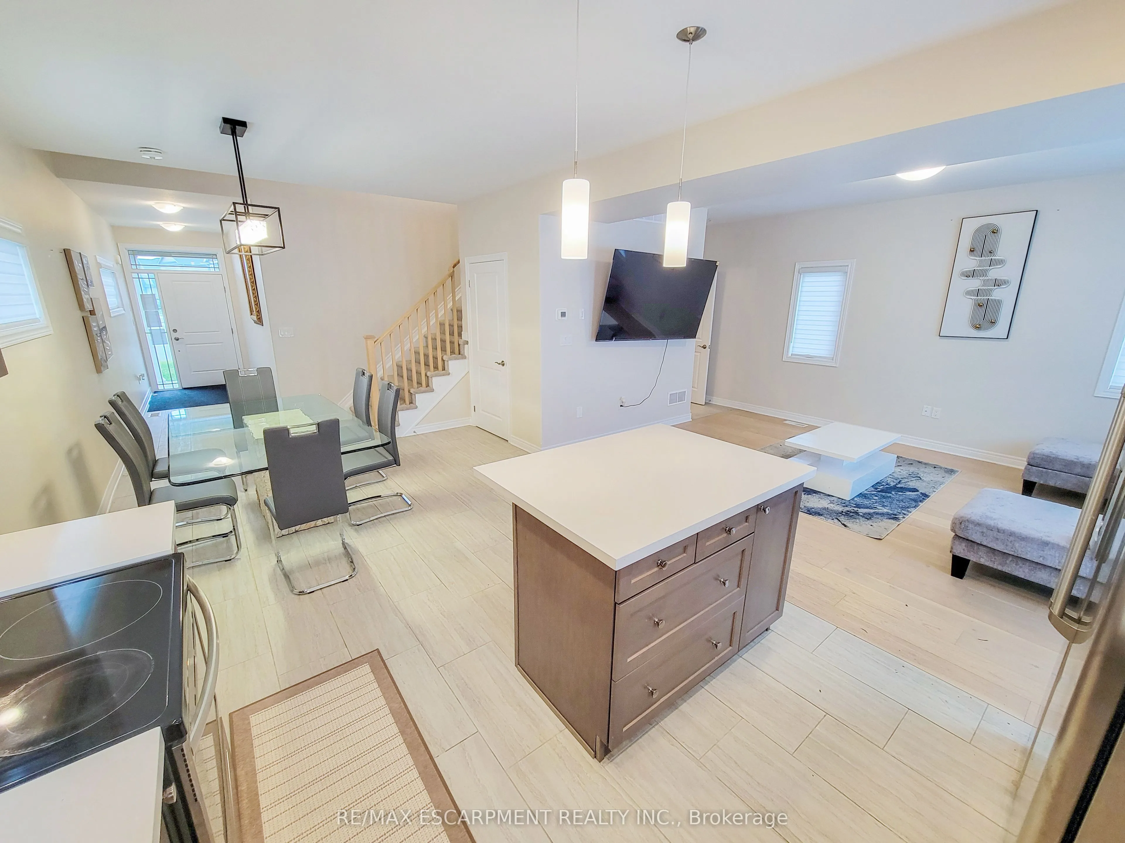 7387 Sherrilee Crescent