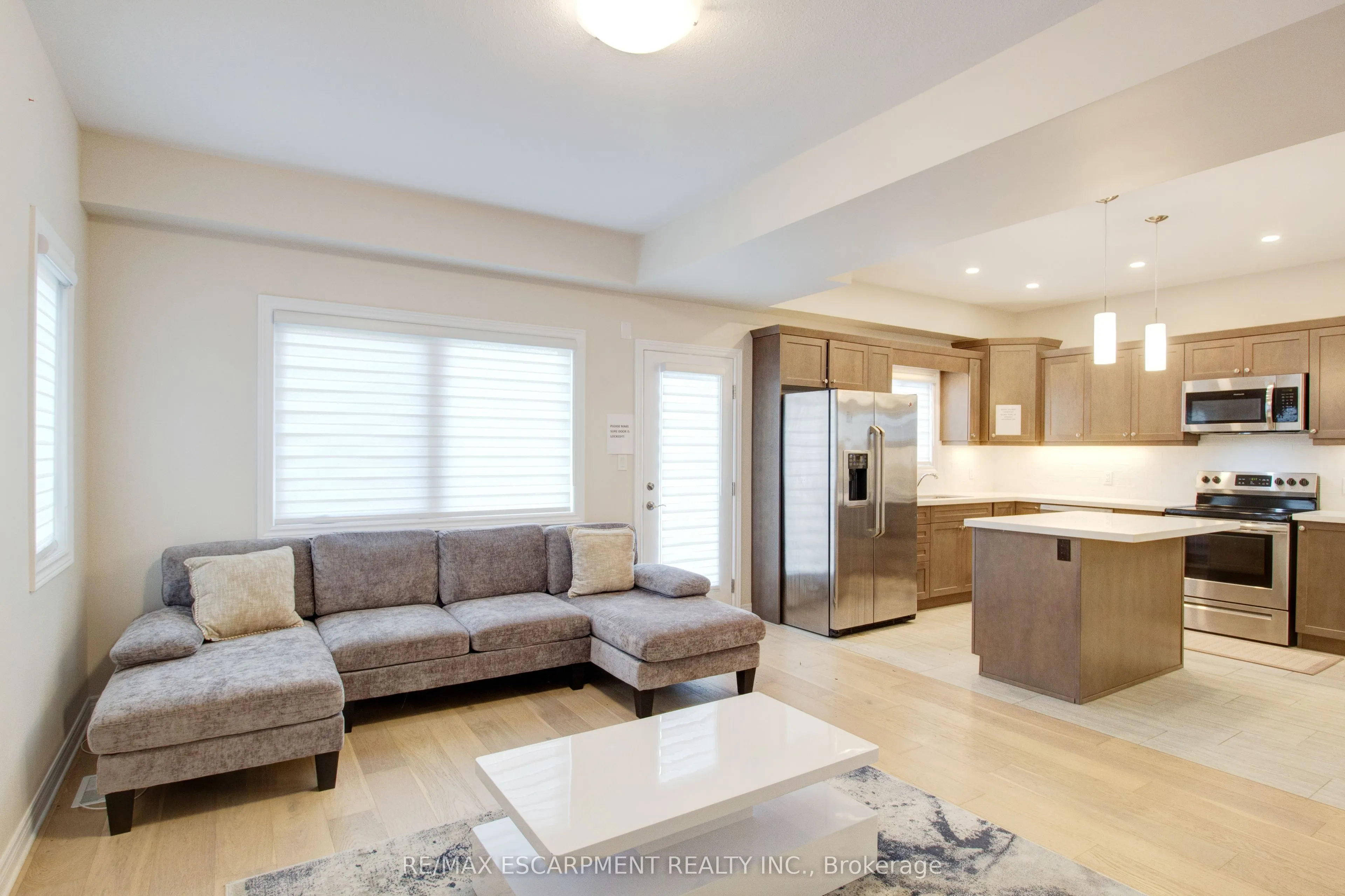 7387 Sherrilee Crescent