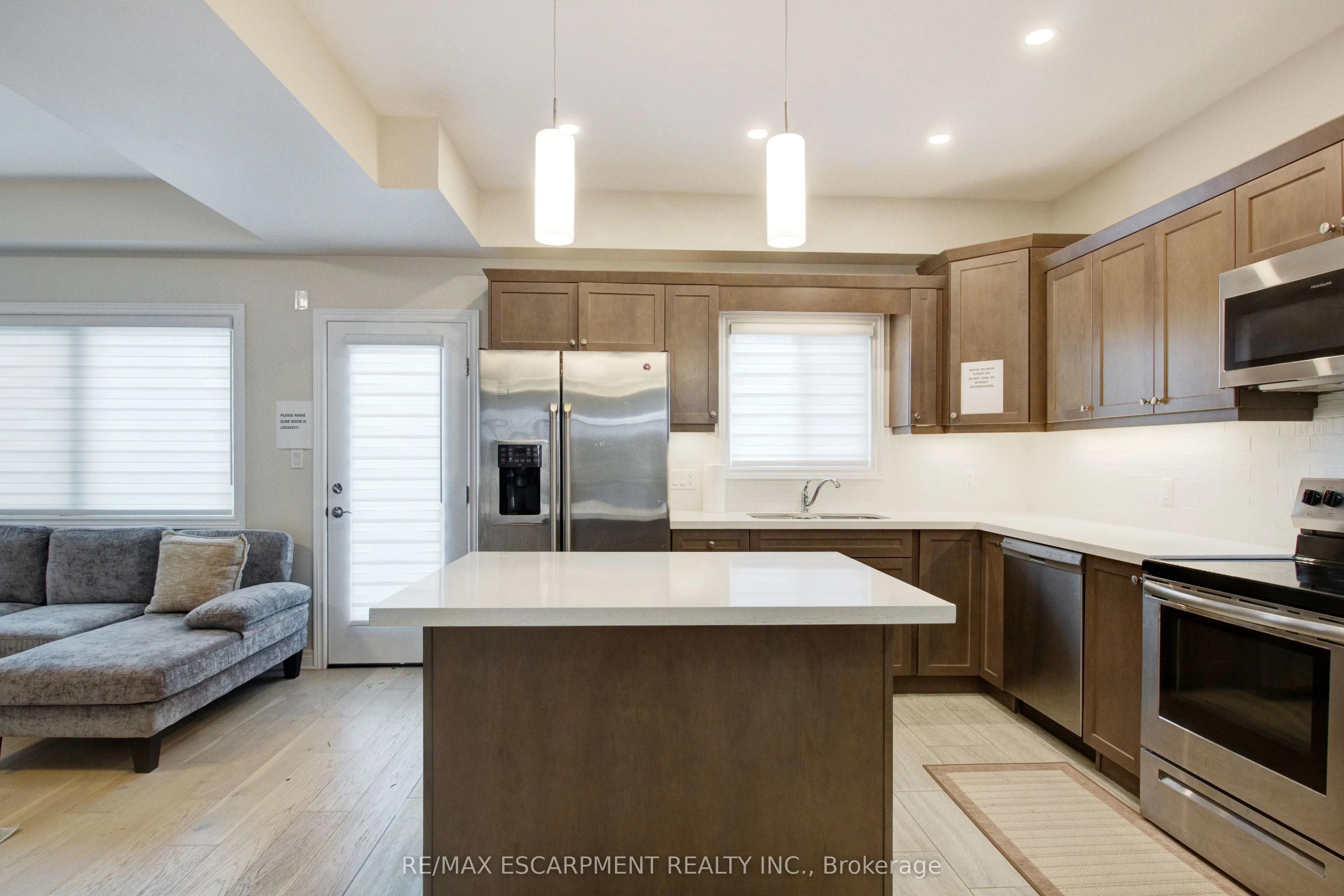 7387 Sherrilee Crescent