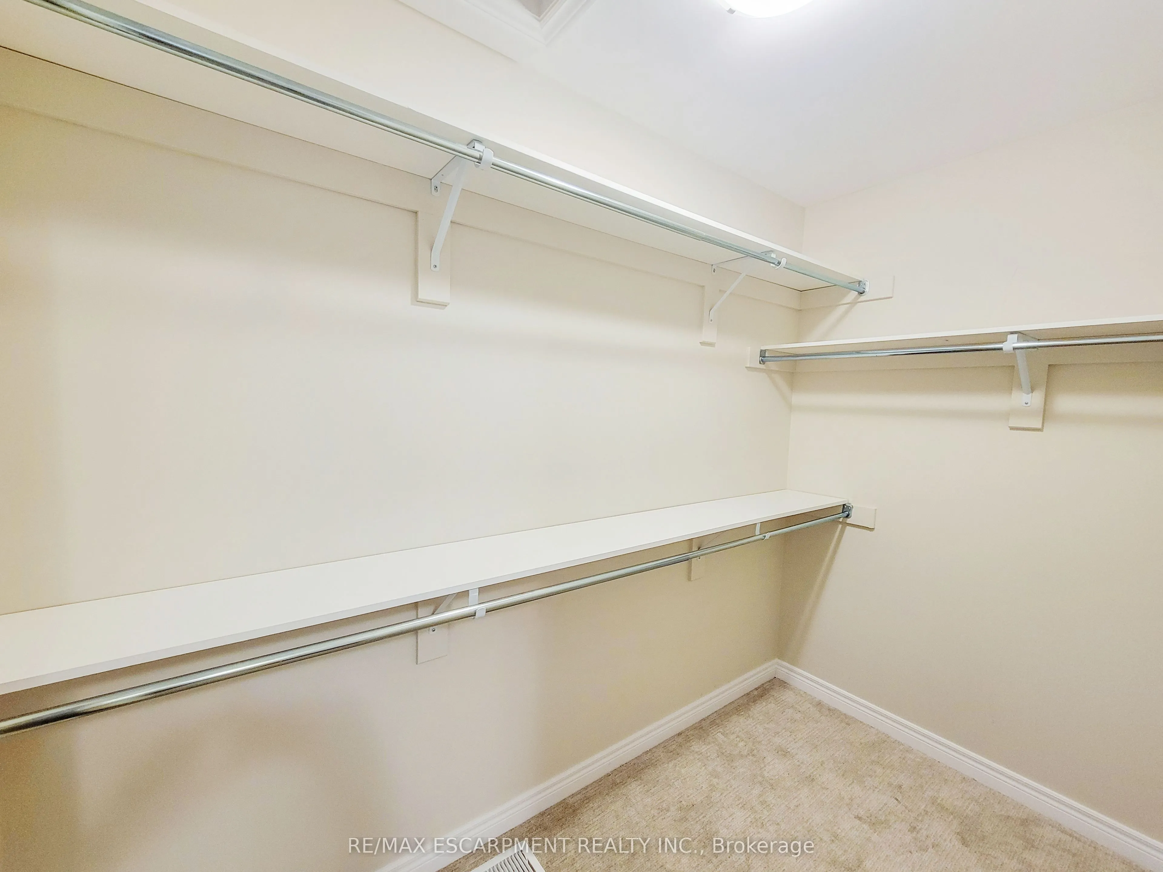 7387 Sherrilee Crescent