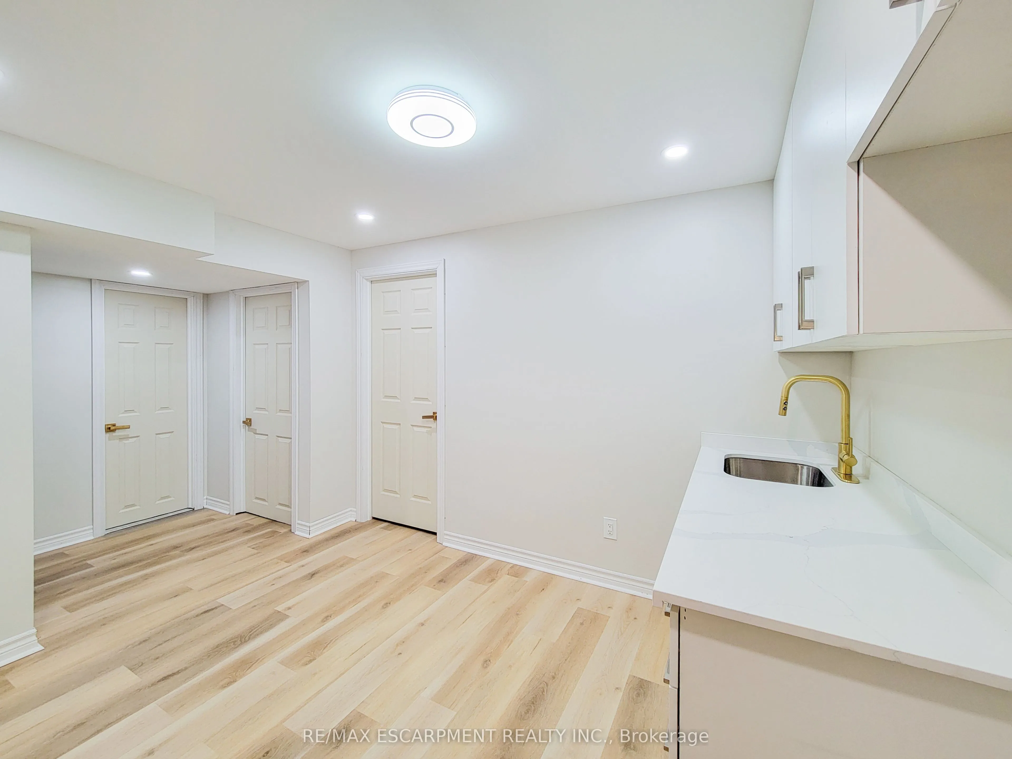 7387 Sherrilee Crescent