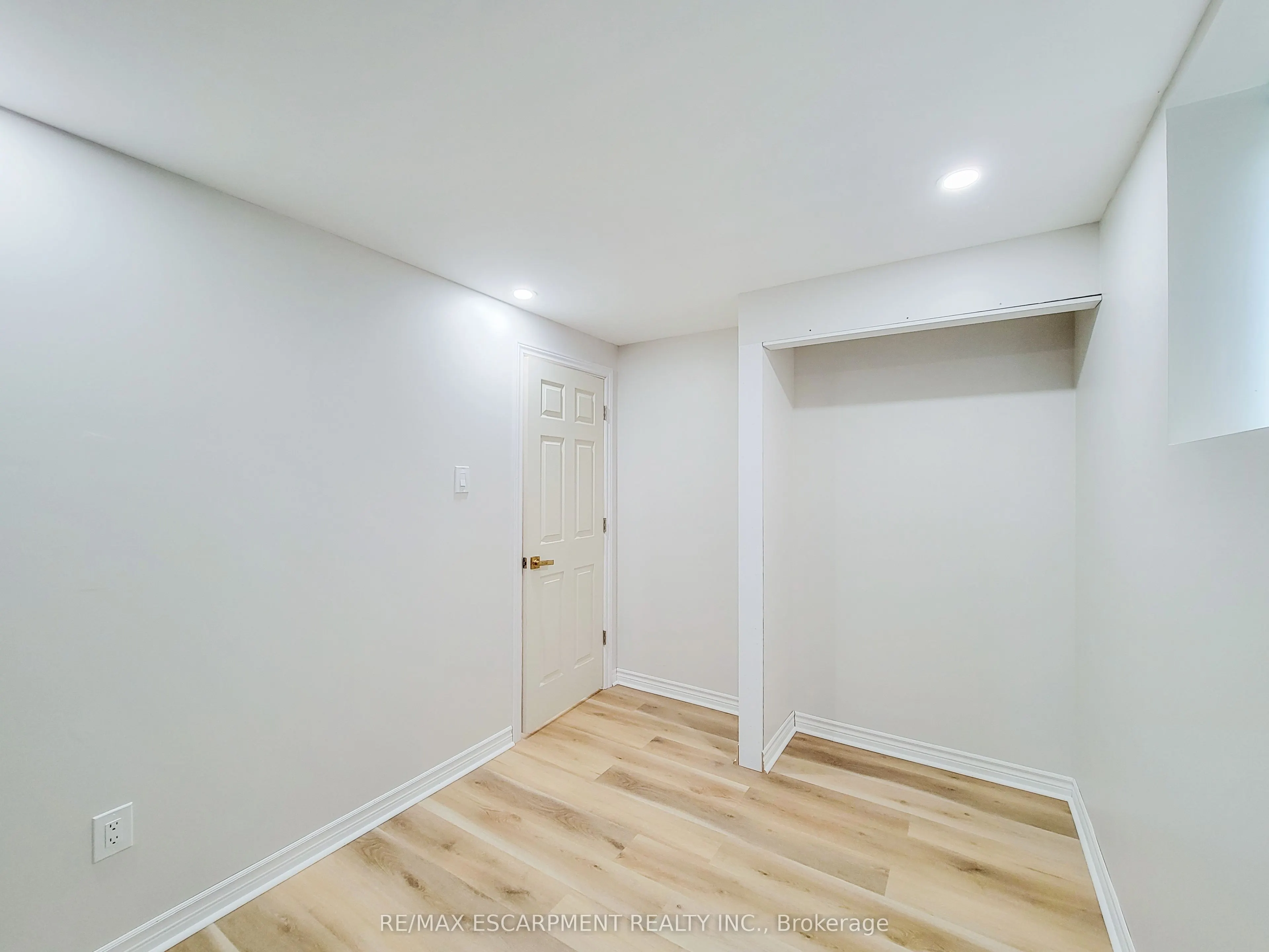 7387 Sherrilee Crescent