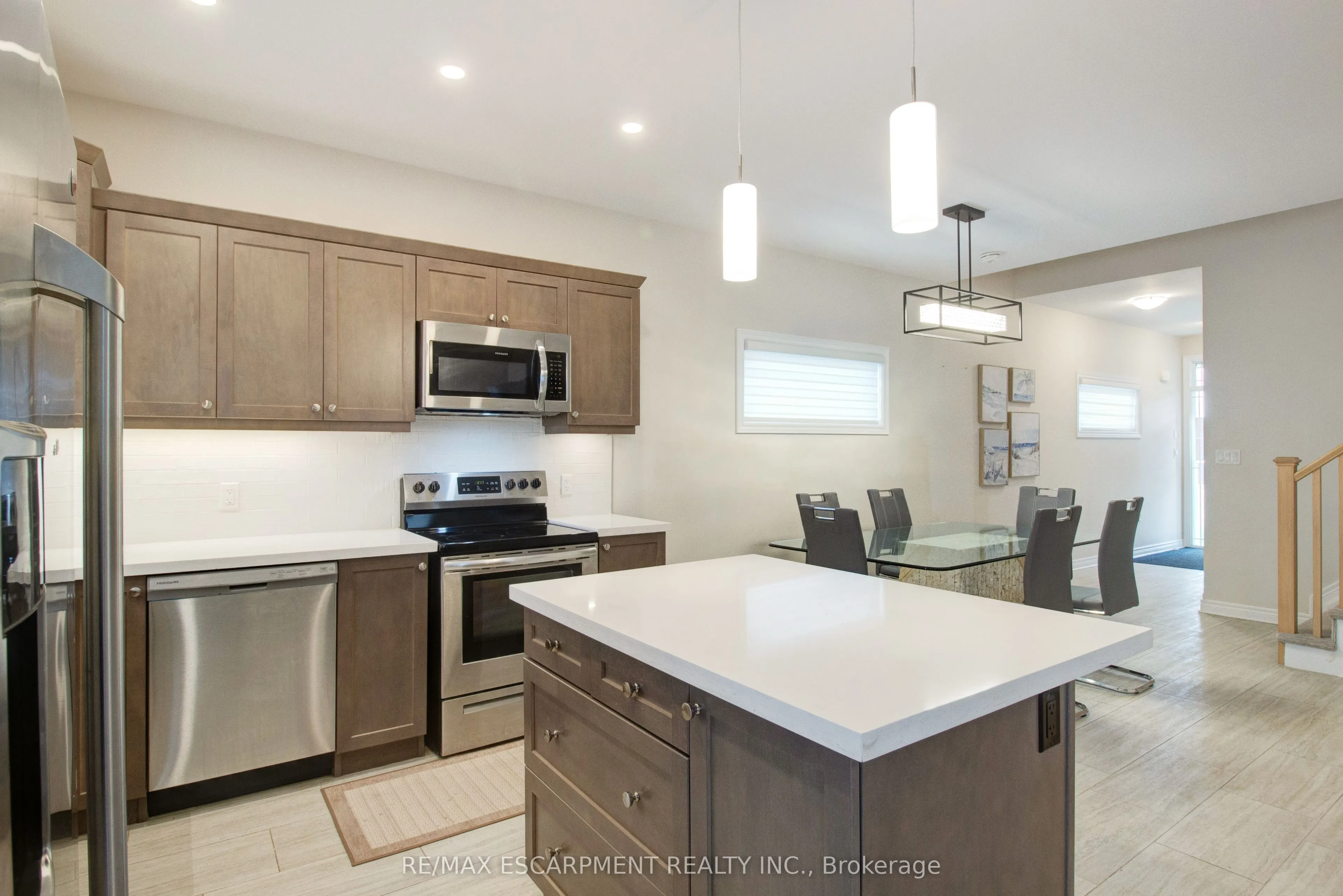 7387 Sherrilee Crescent