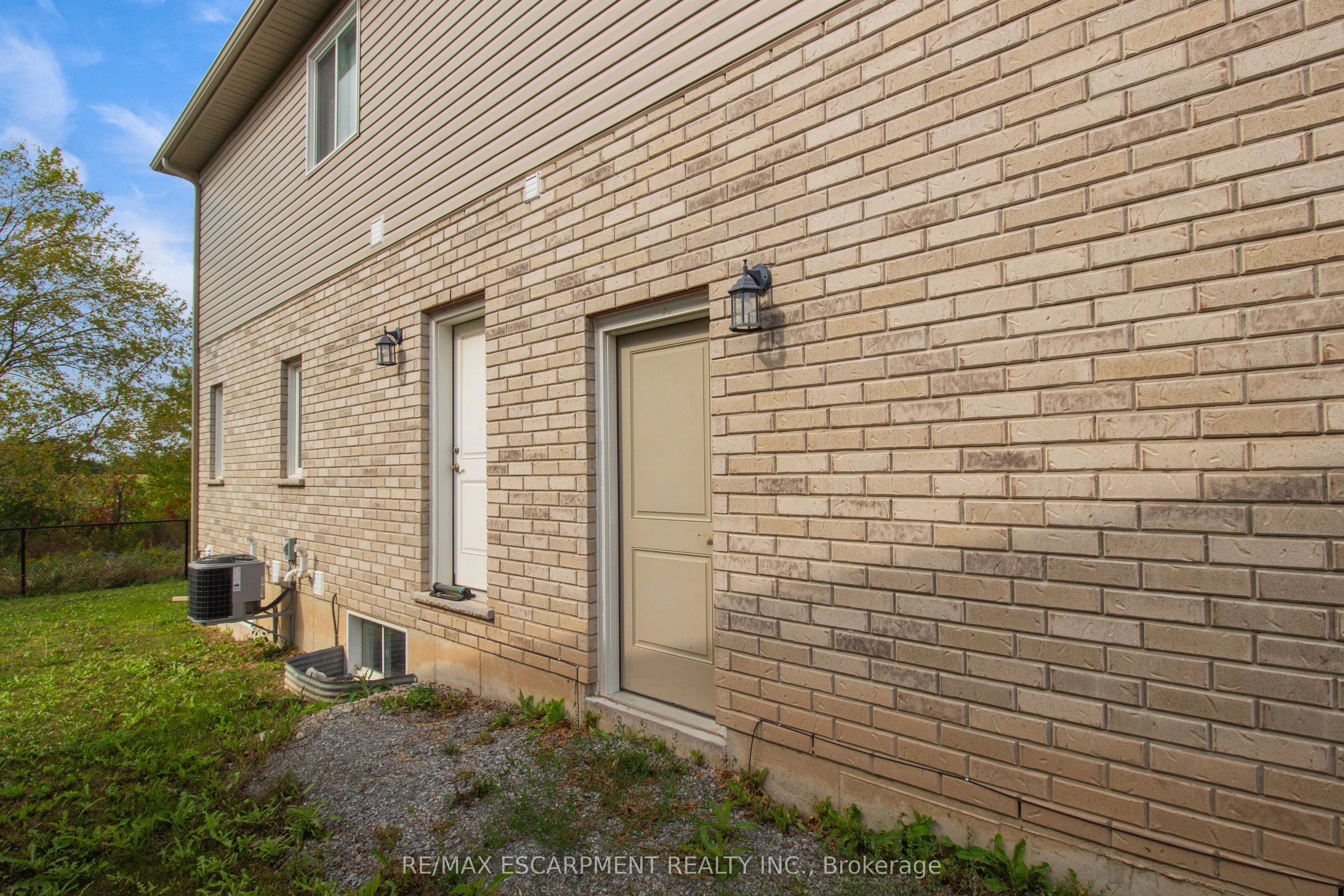7387 Sherrilee Crescent