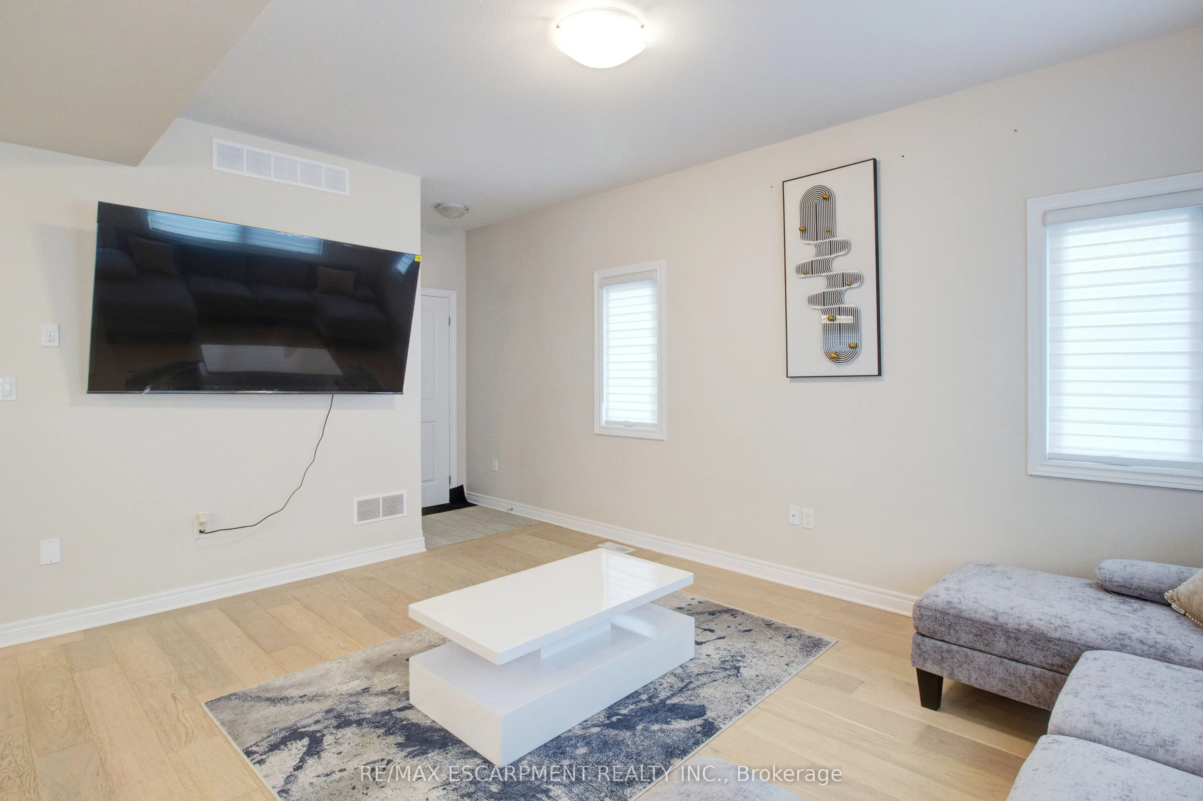 7387 Sherrilee Crescent