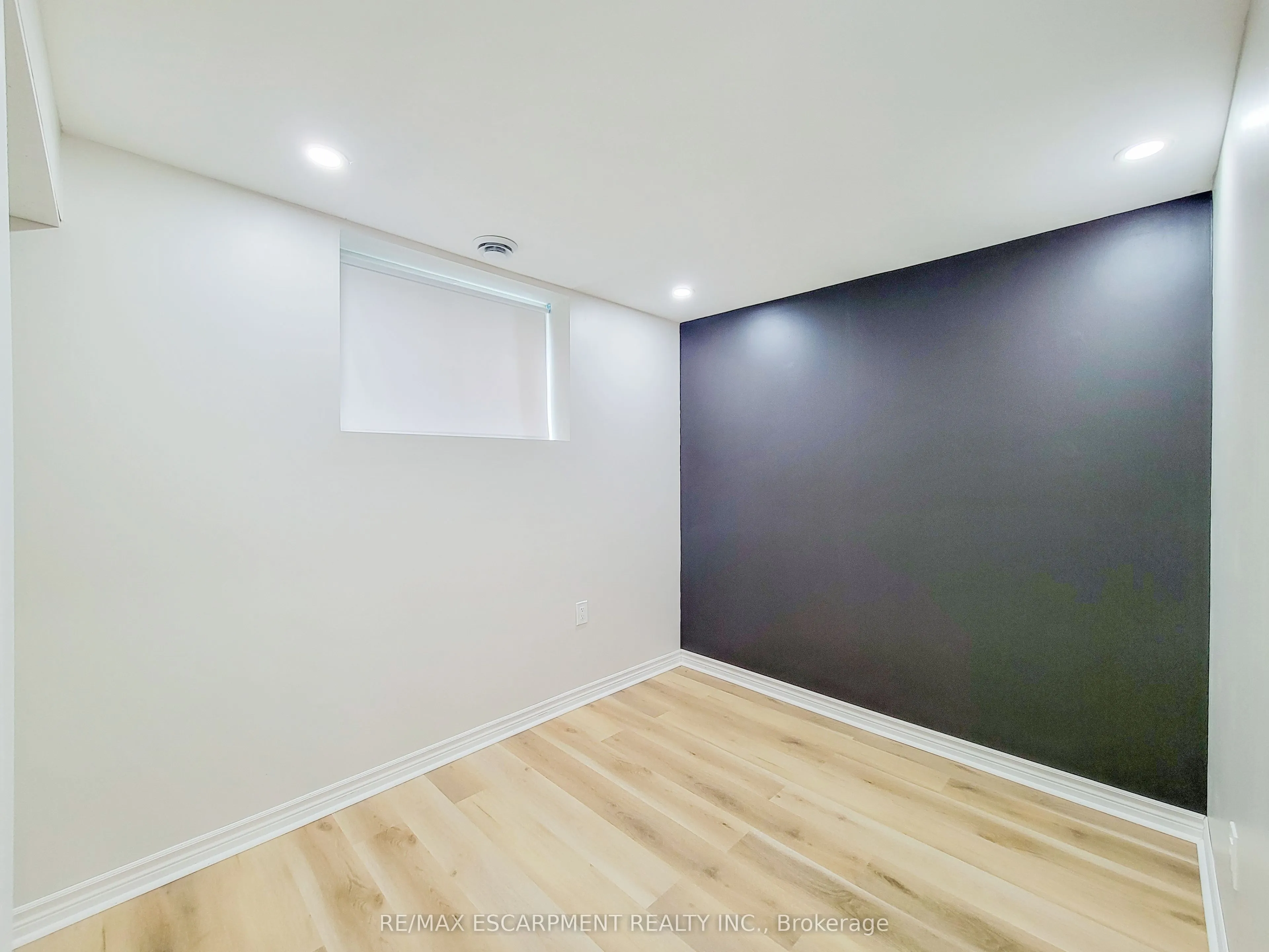 7387 Sherrilee Crescent