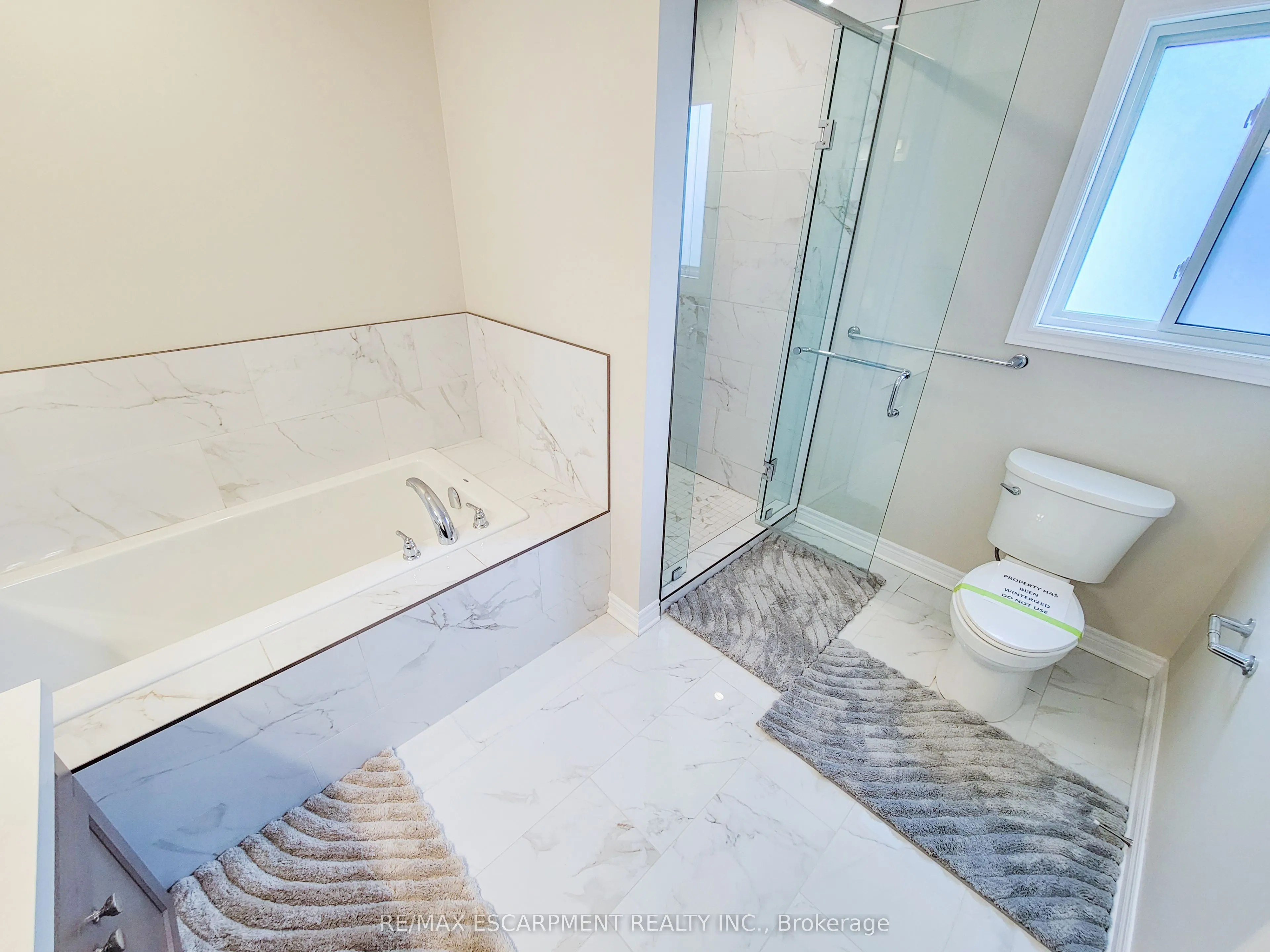7387 Sherrilee Crescent