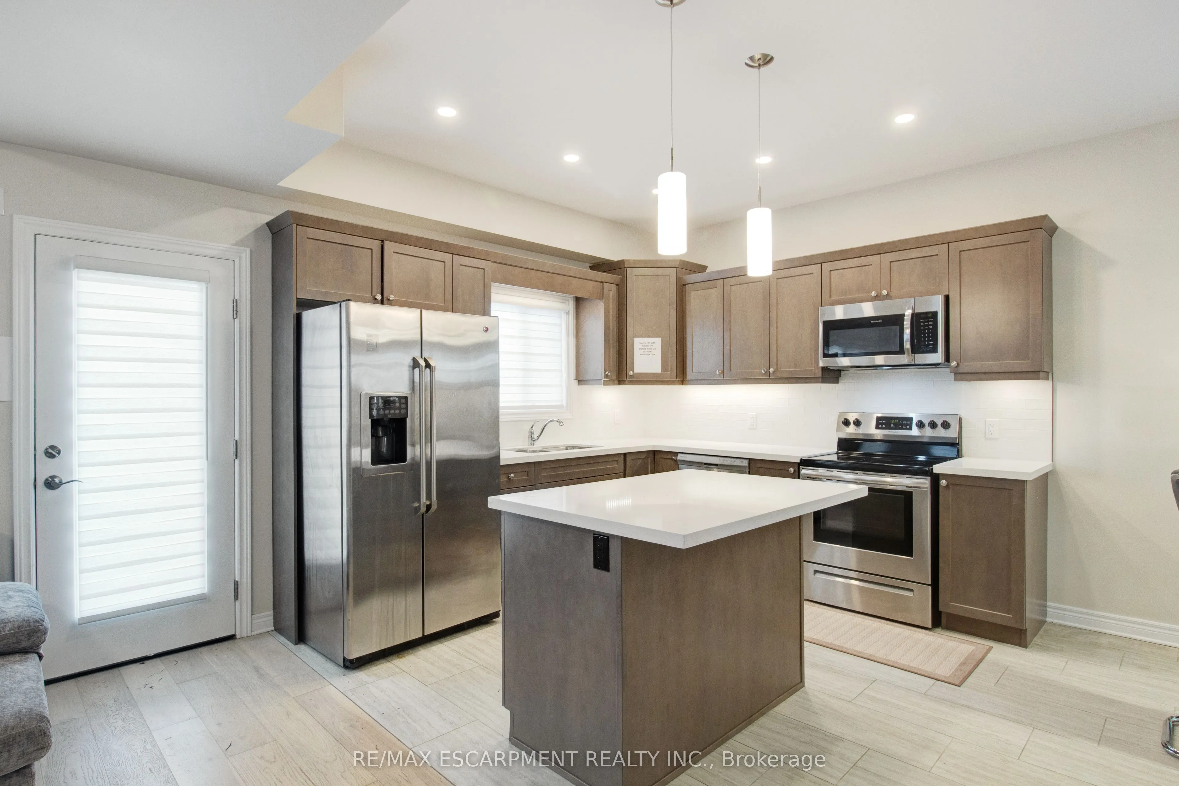 7387 Sherrilee Crescent