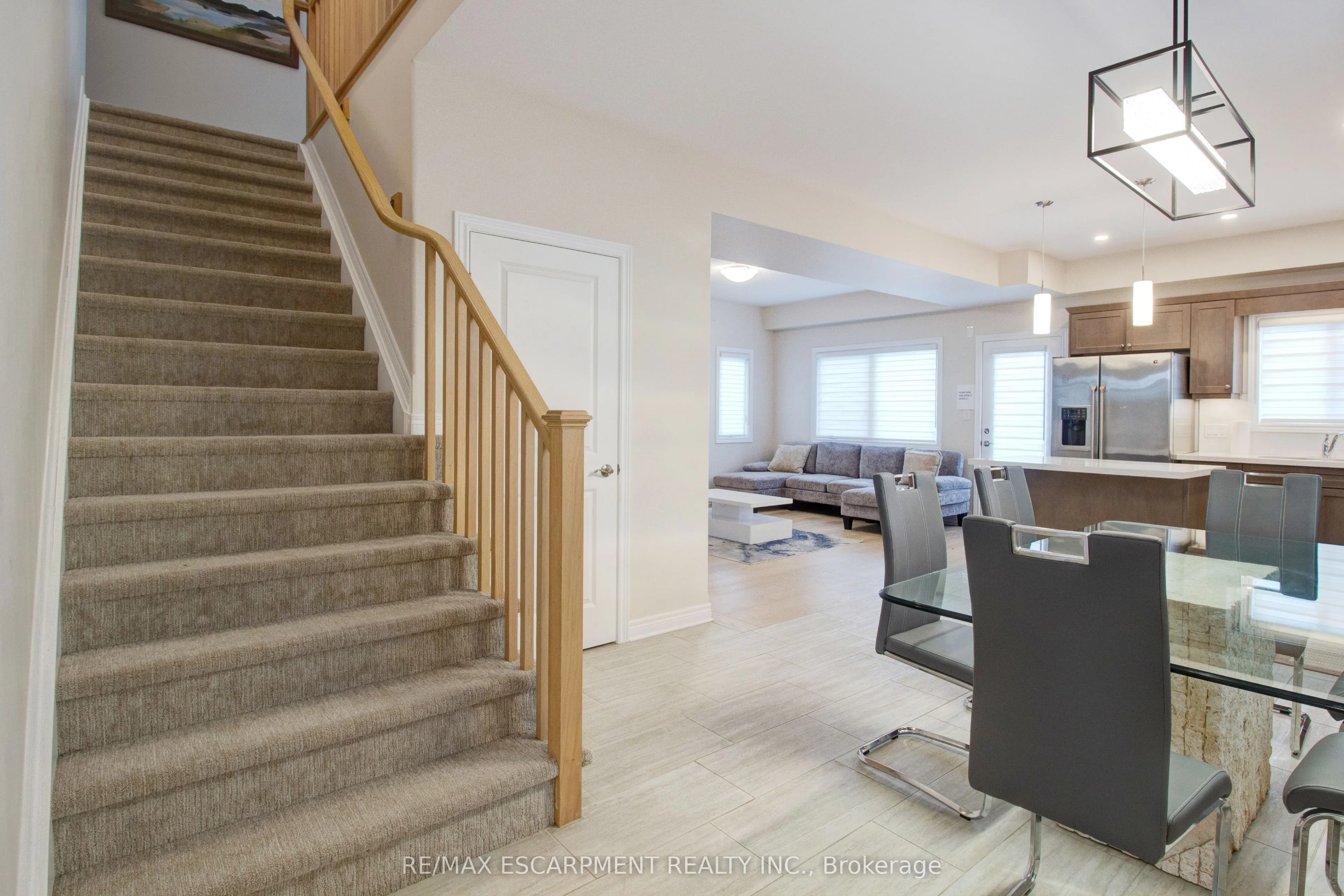 7387 Sherrilee Crescent