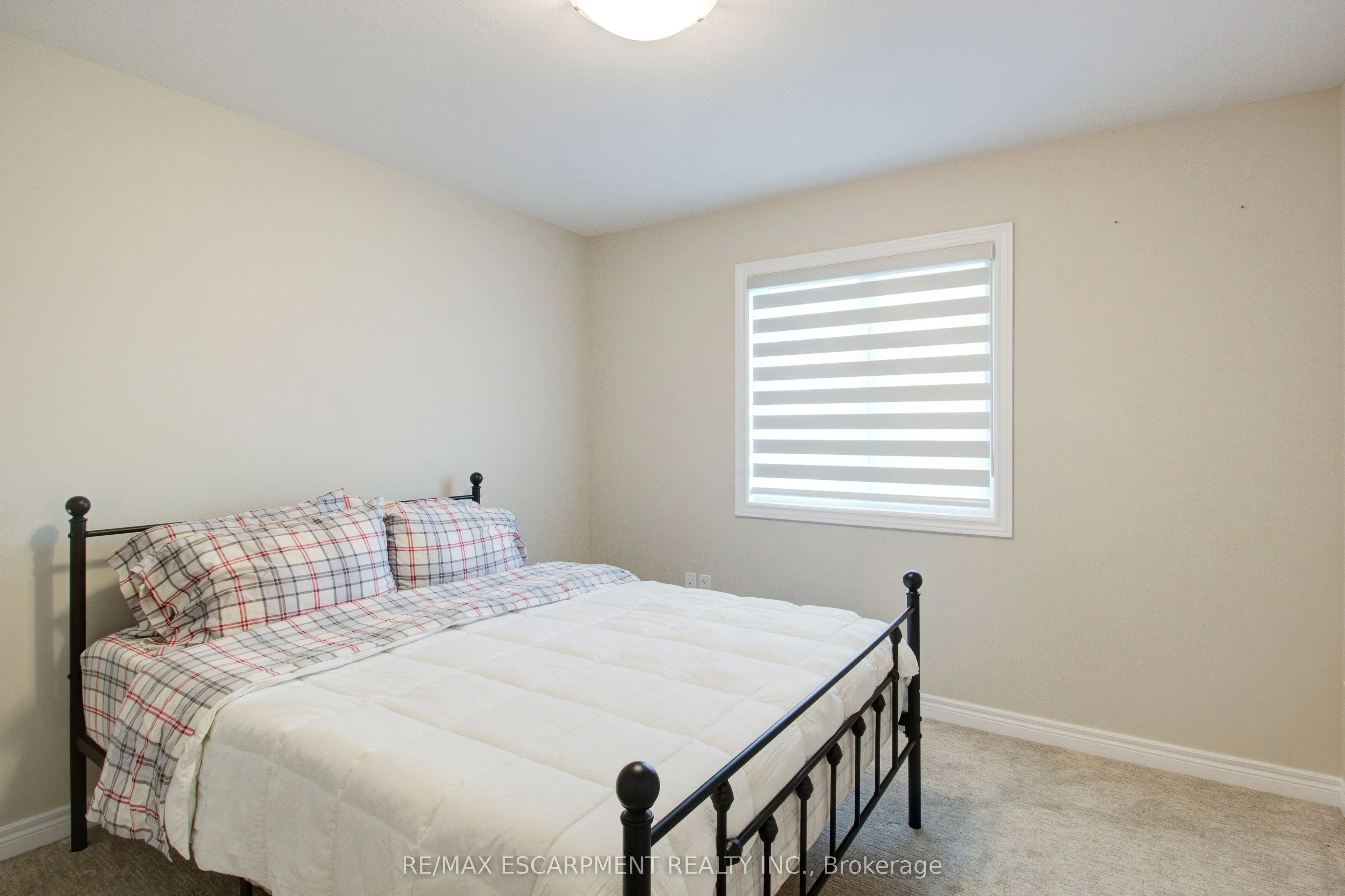 7387 Sherrilee Crescent