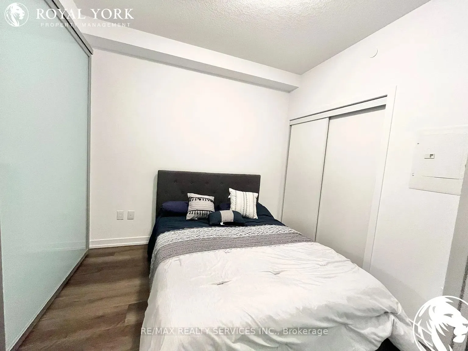 460 Dundas Street, #429
