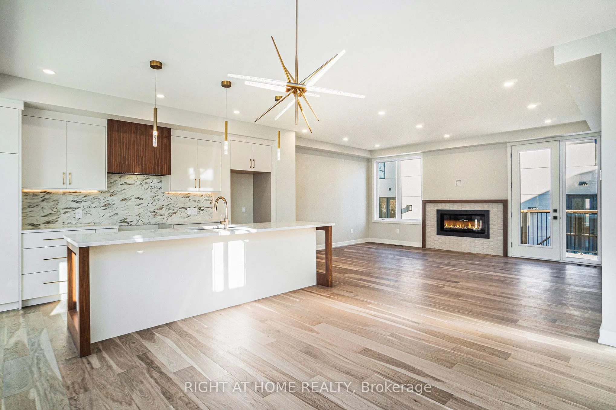 583 Codd's Road N