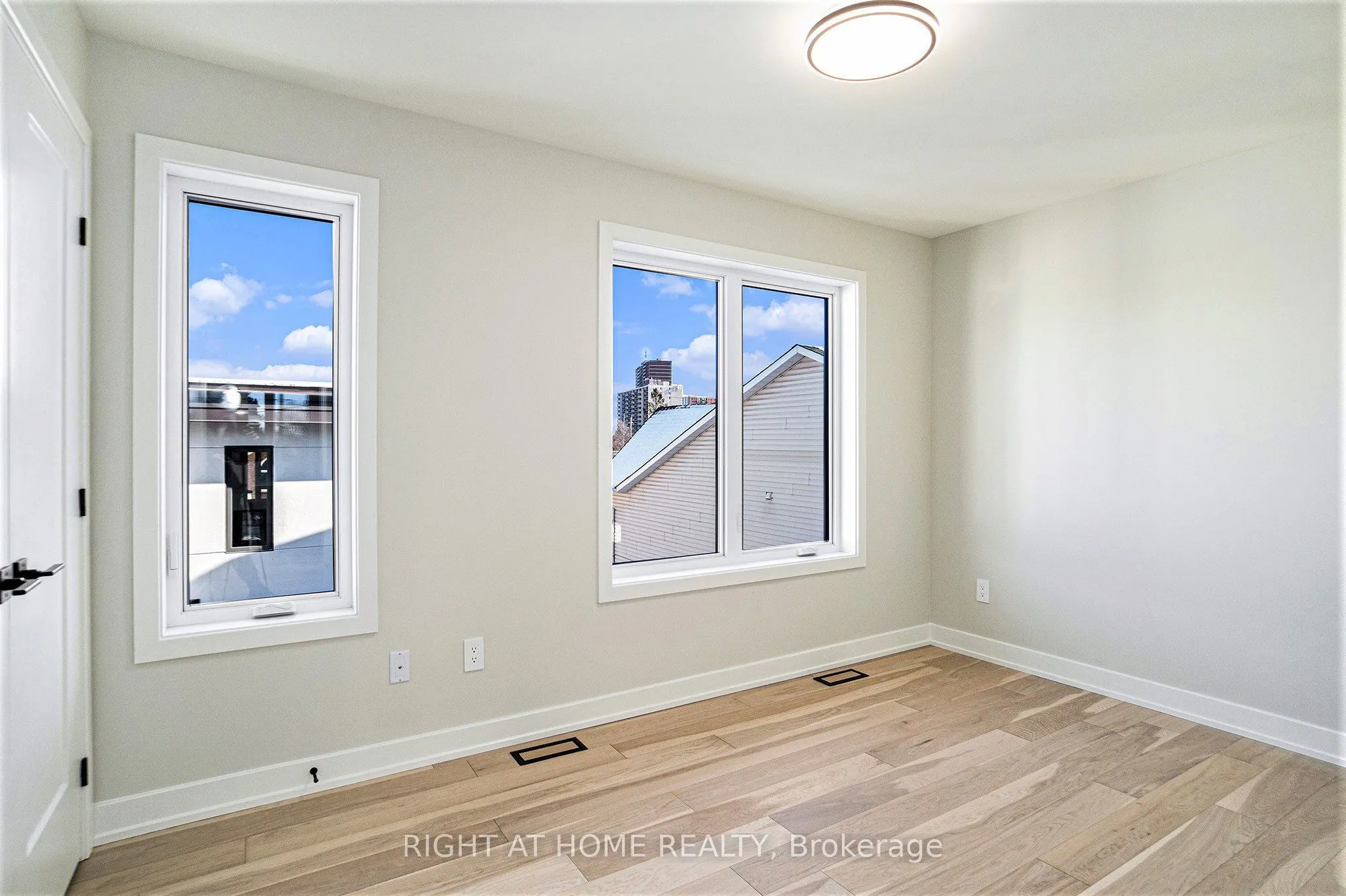 583 Codd's Road N