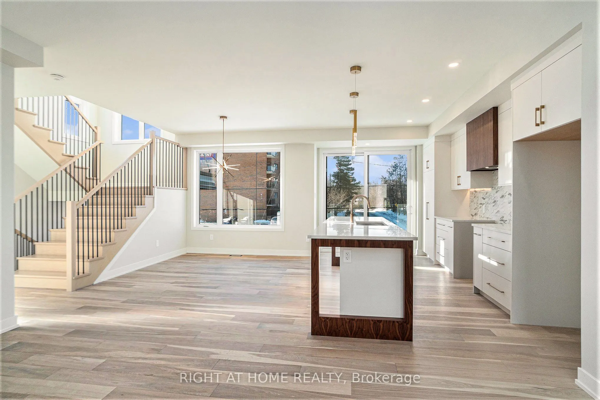 583 Codd's Road N