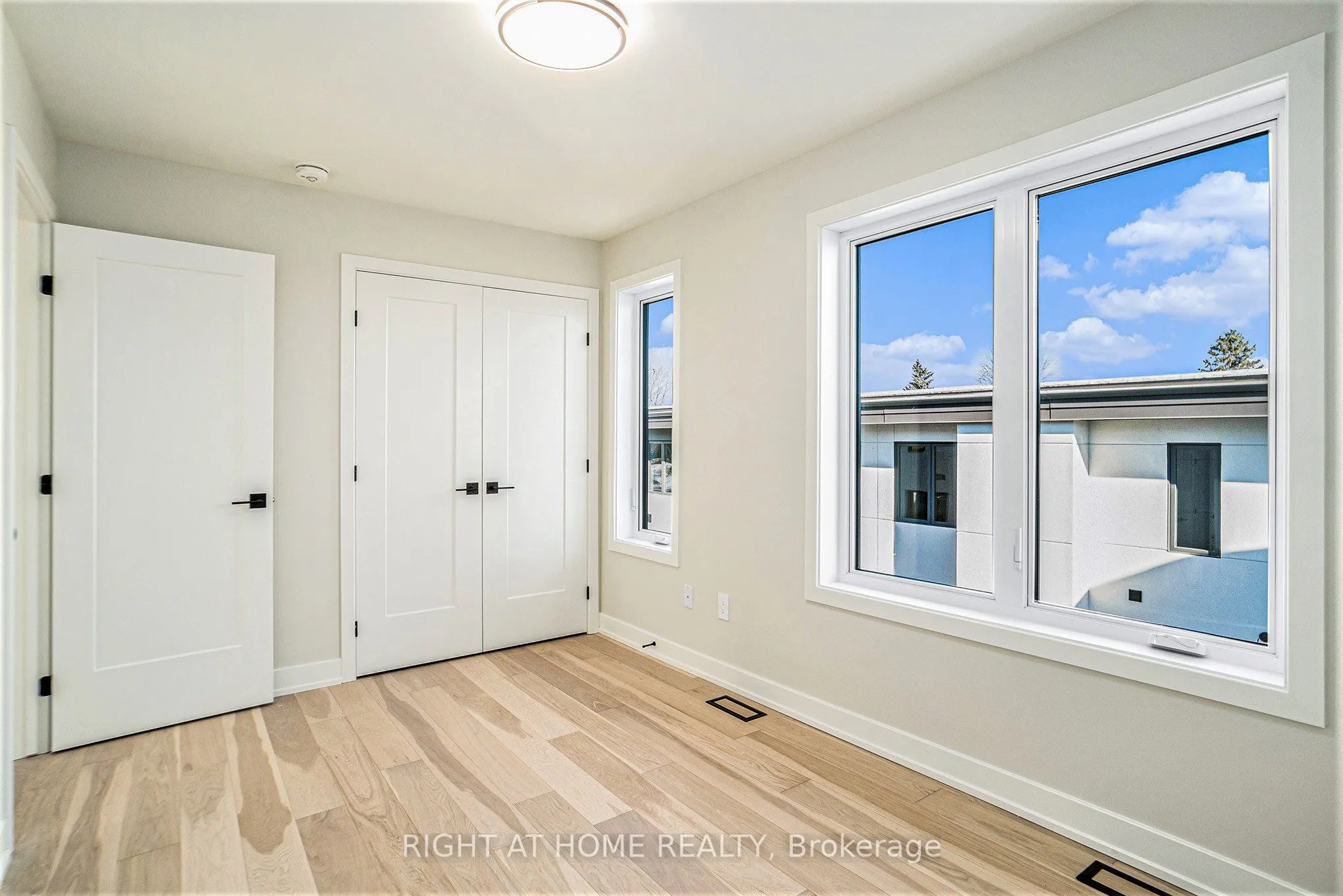 583 Codd's Road N