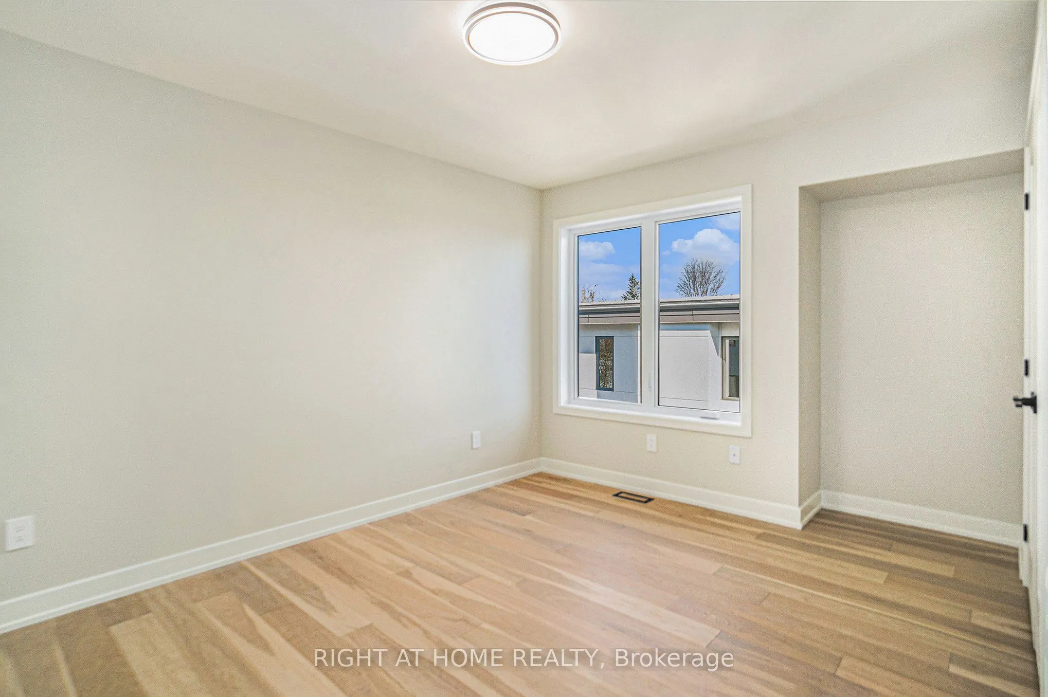 583 Codd's Road N