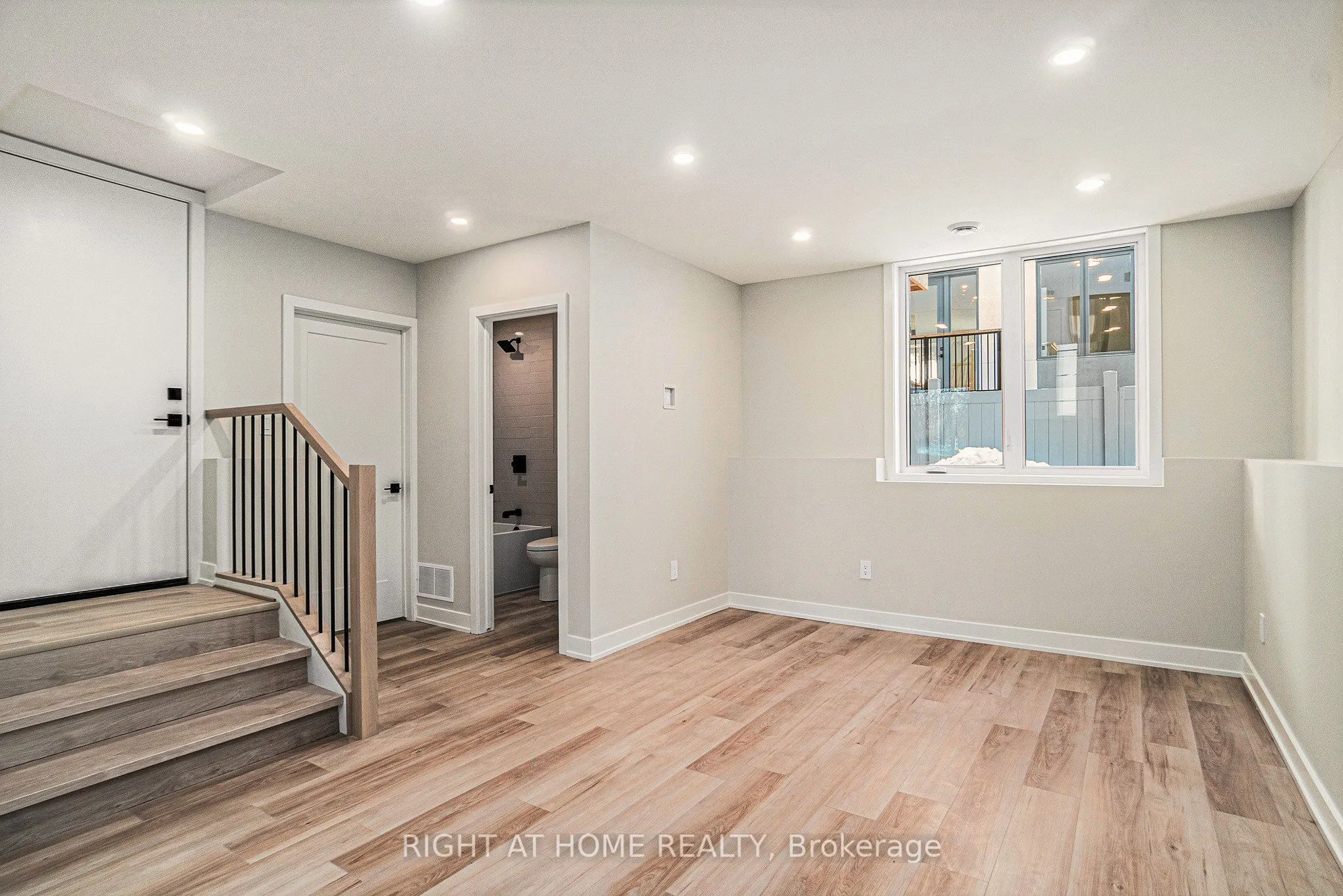 583 Codd's Road N