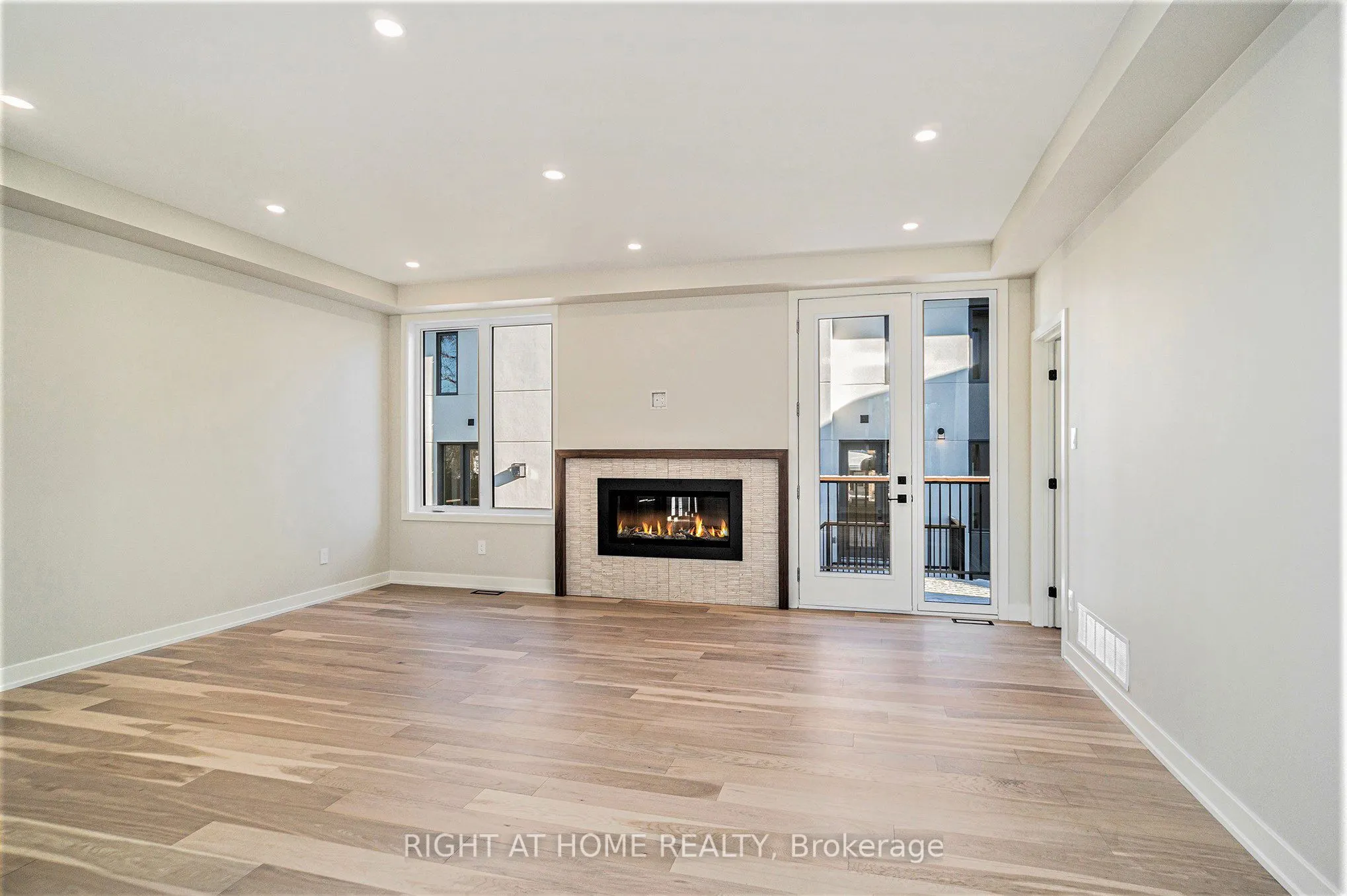 583 Codd's Road N