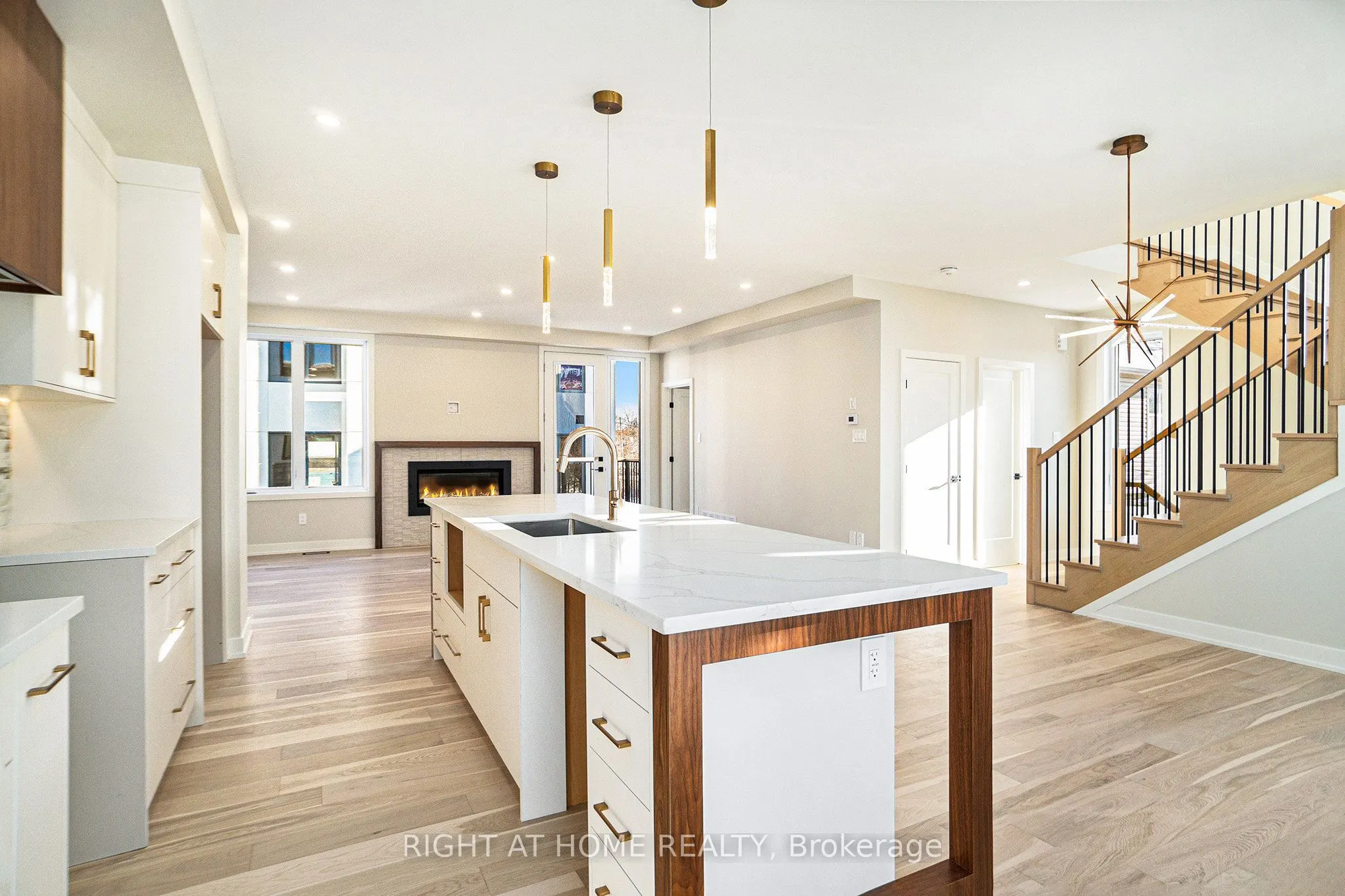 583 Codd's Road N