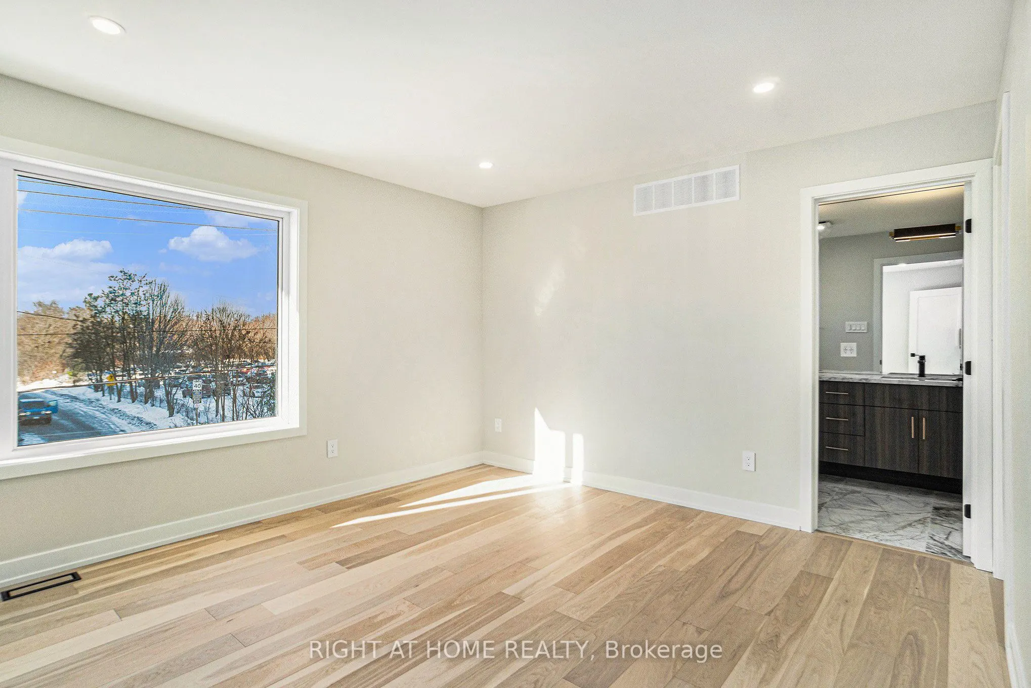 583 Codd's Road N