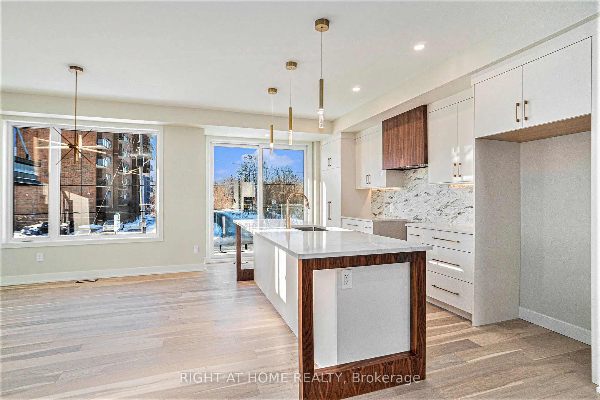 583 Codd's Road N