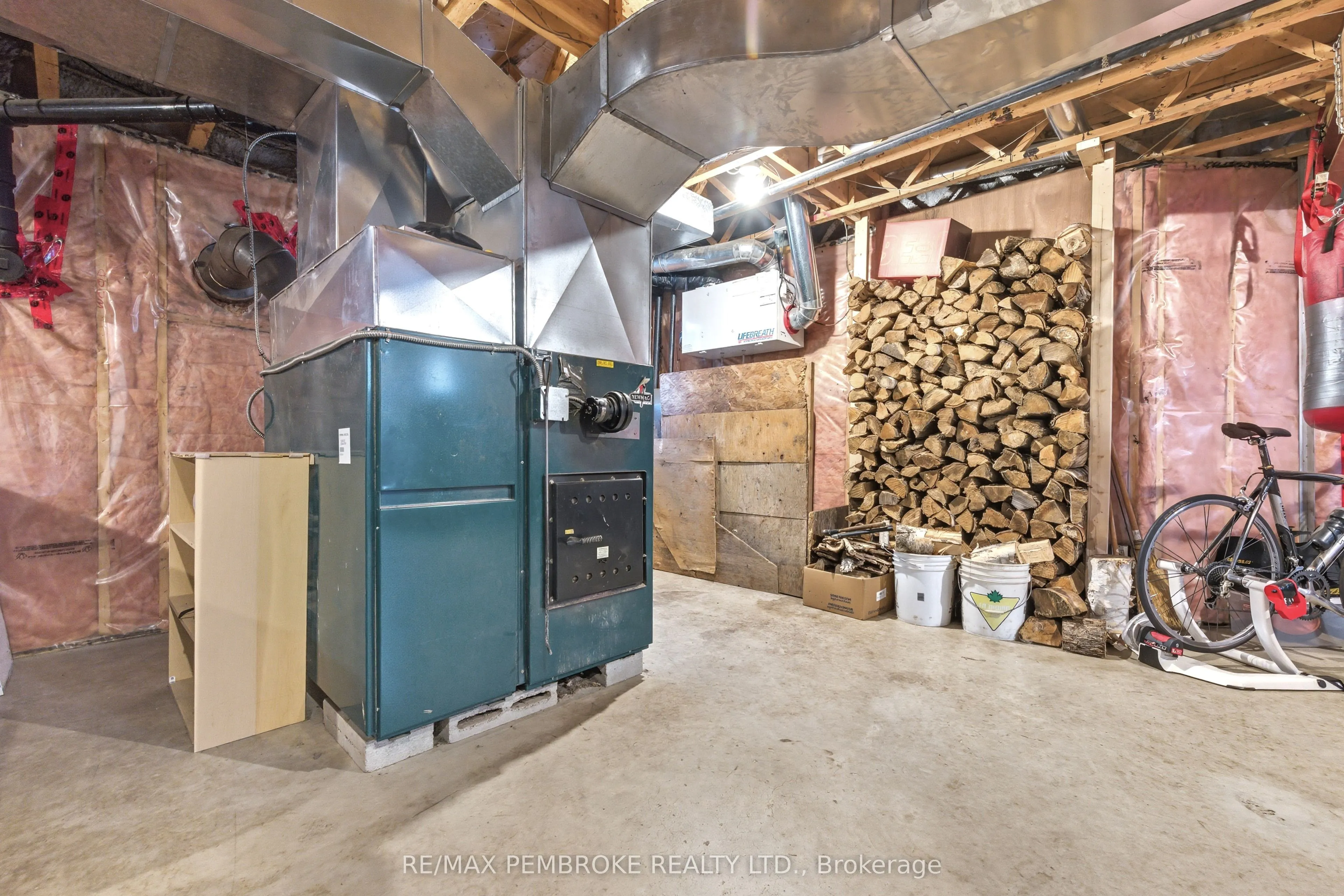 1940 Cobden Road, #b