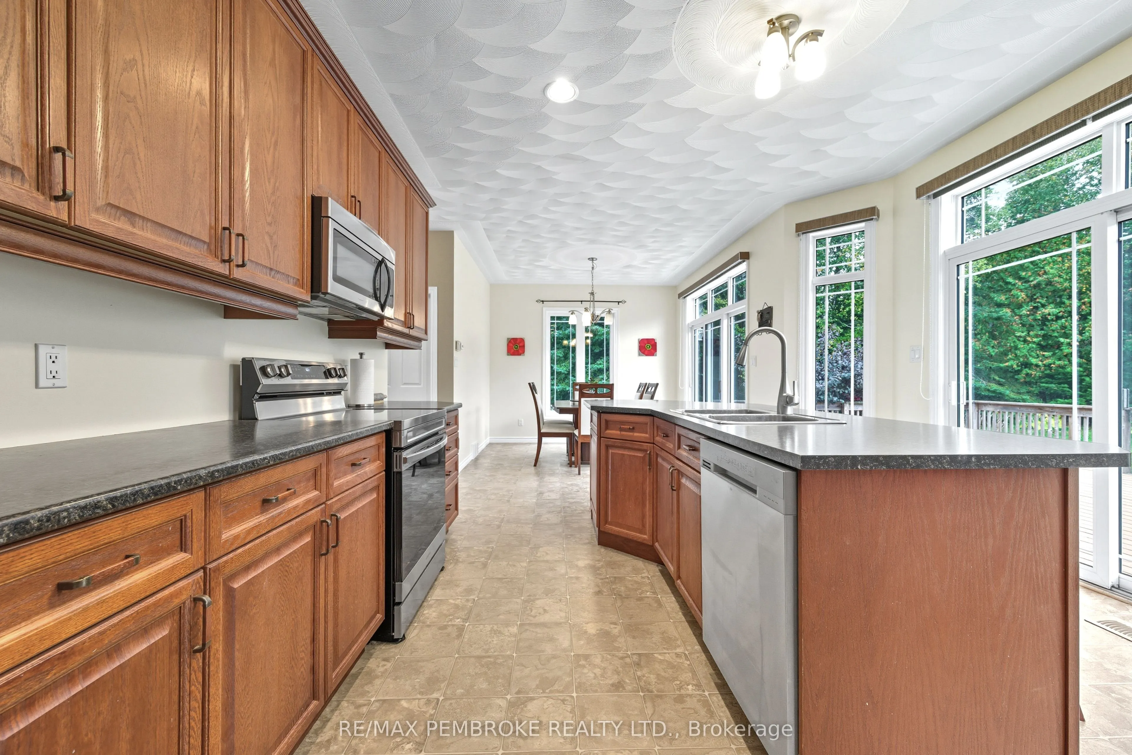 1940 Cobden Road, #b