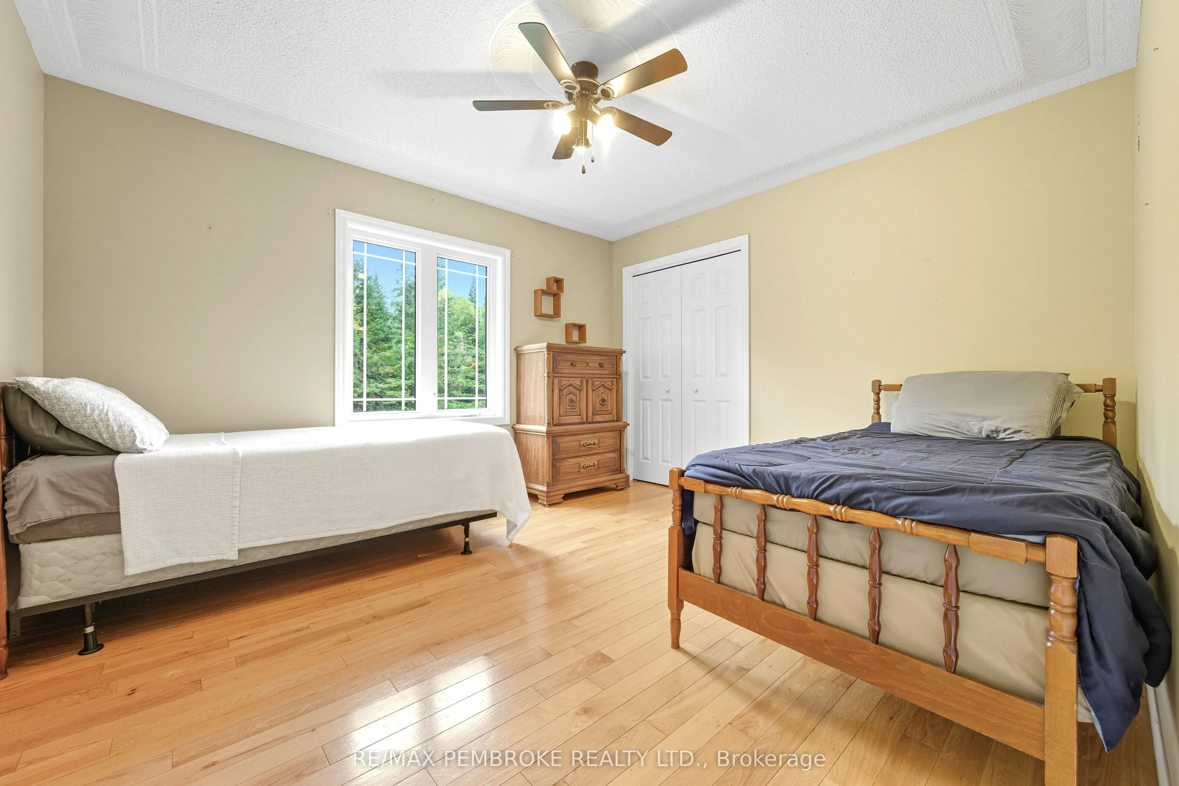 1940 Cobden Road, #b