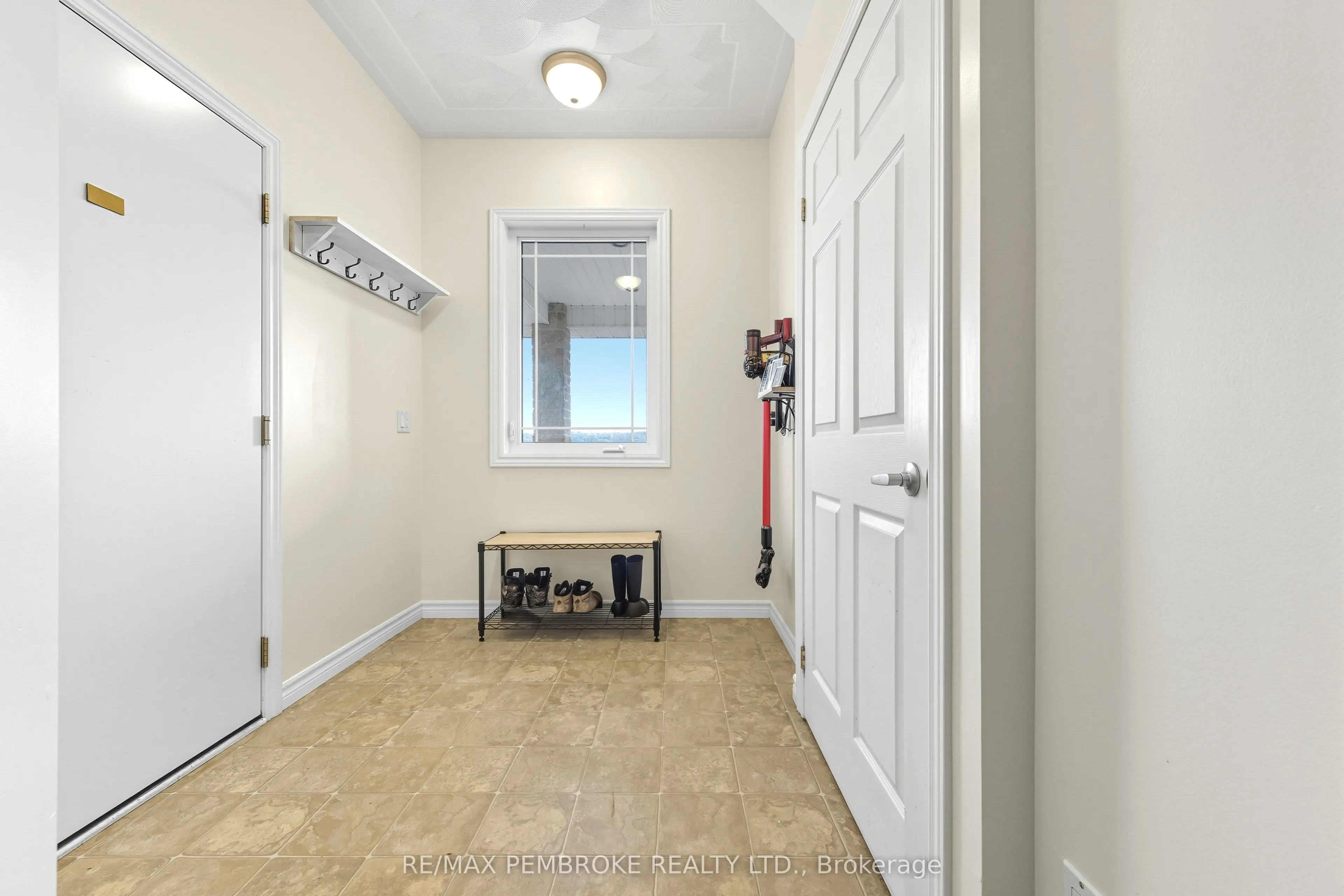 1940 Cobden Road, #b