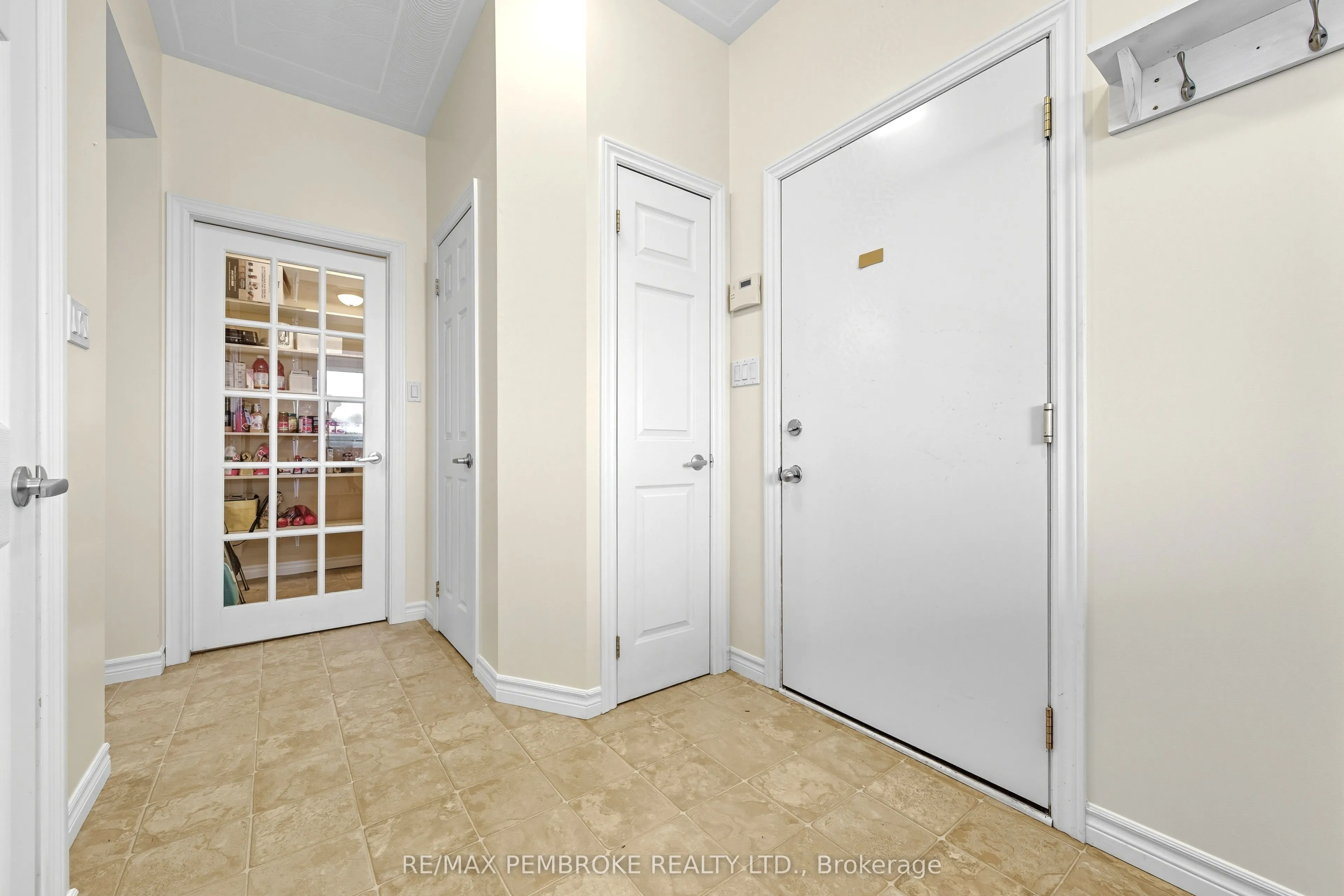1940 Cobden Road, #b