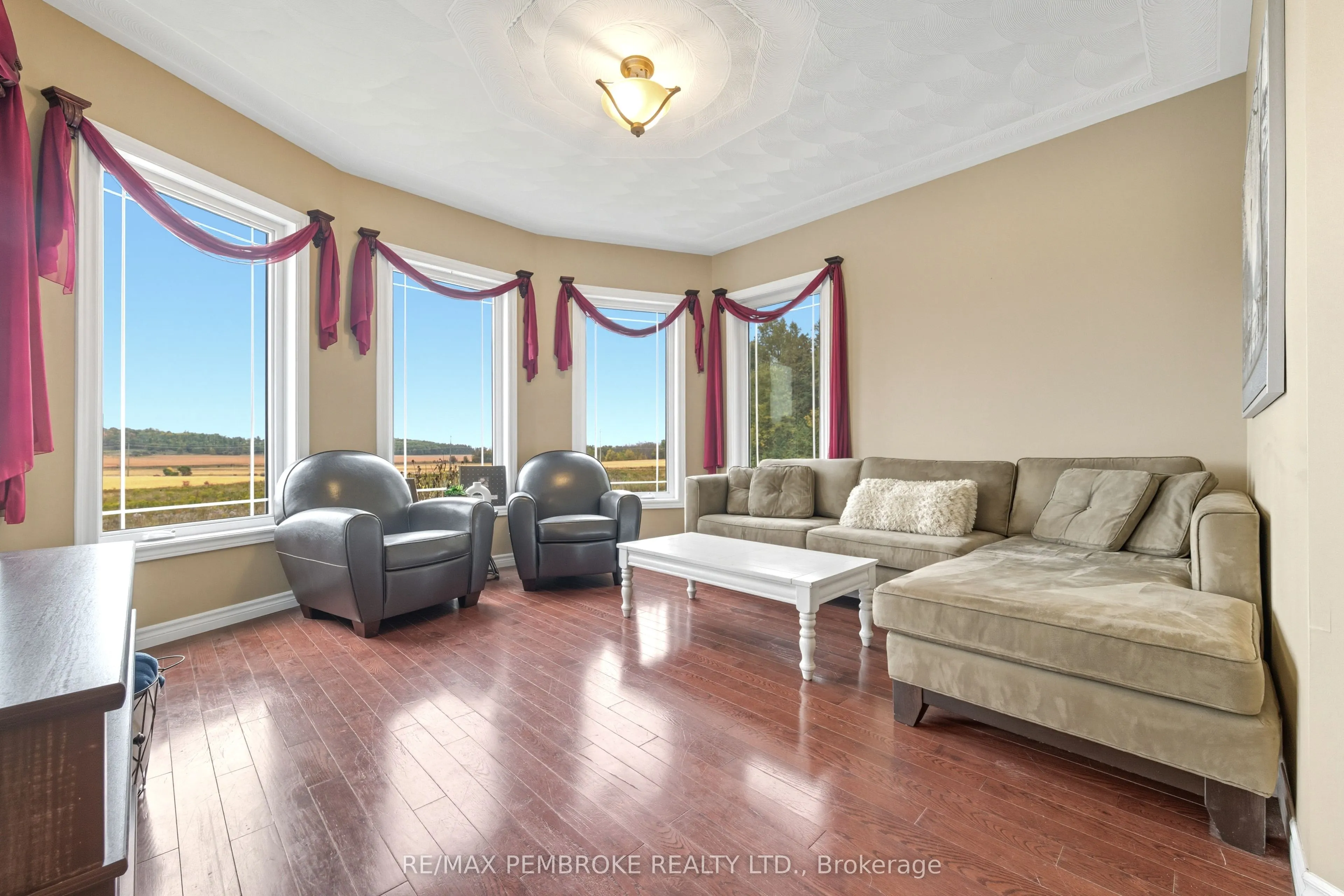 1940 Cobden Road, #b