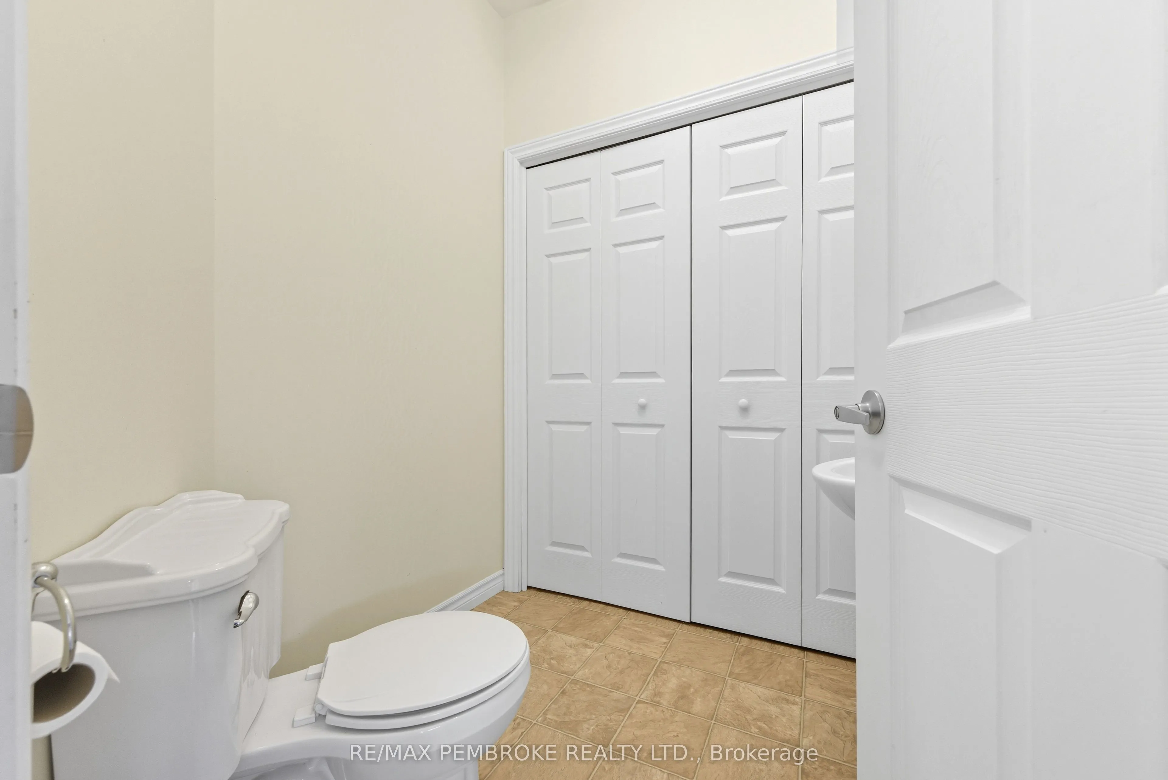 1940 Cobden Road, #b