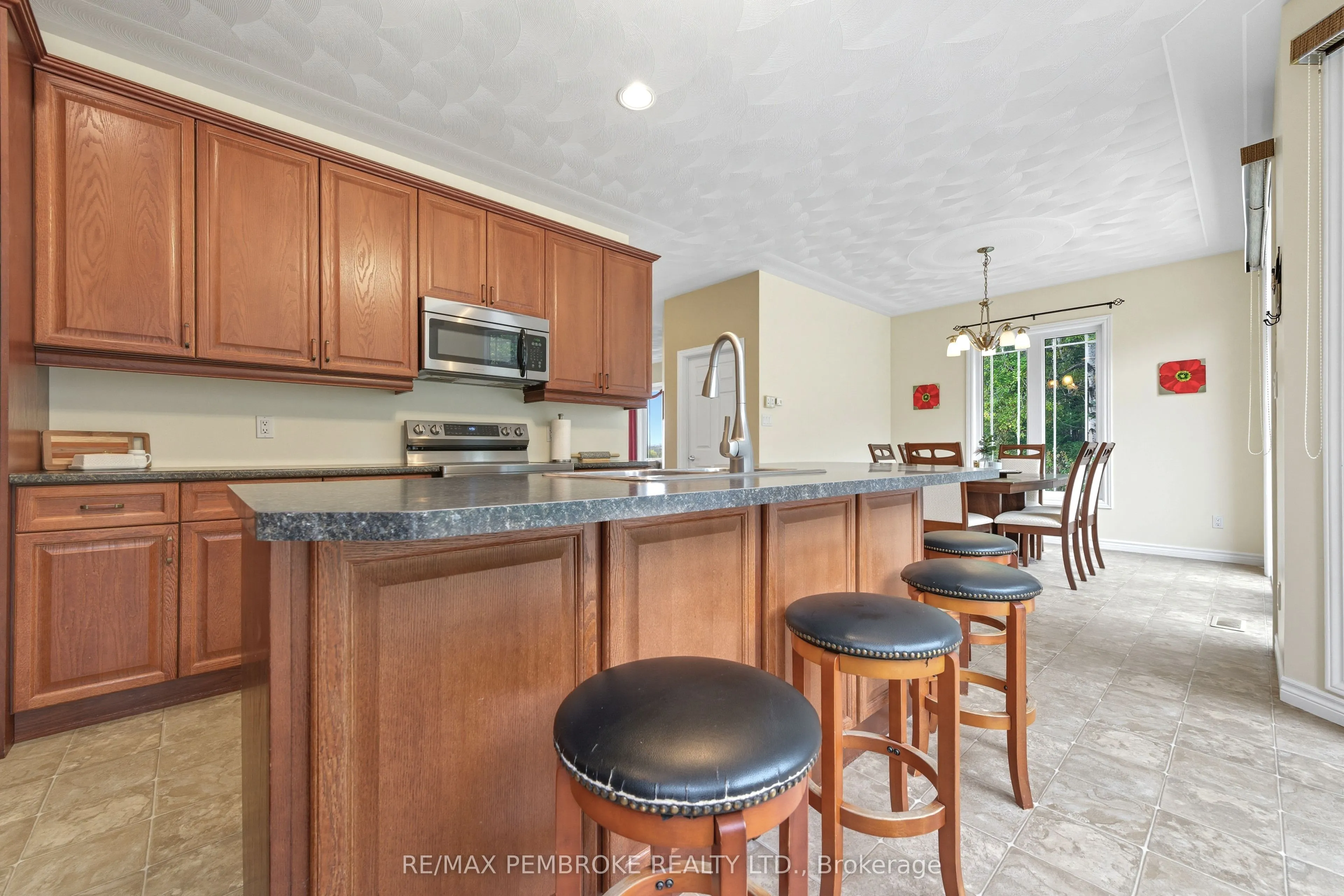 1940 Cobden Road, #b
