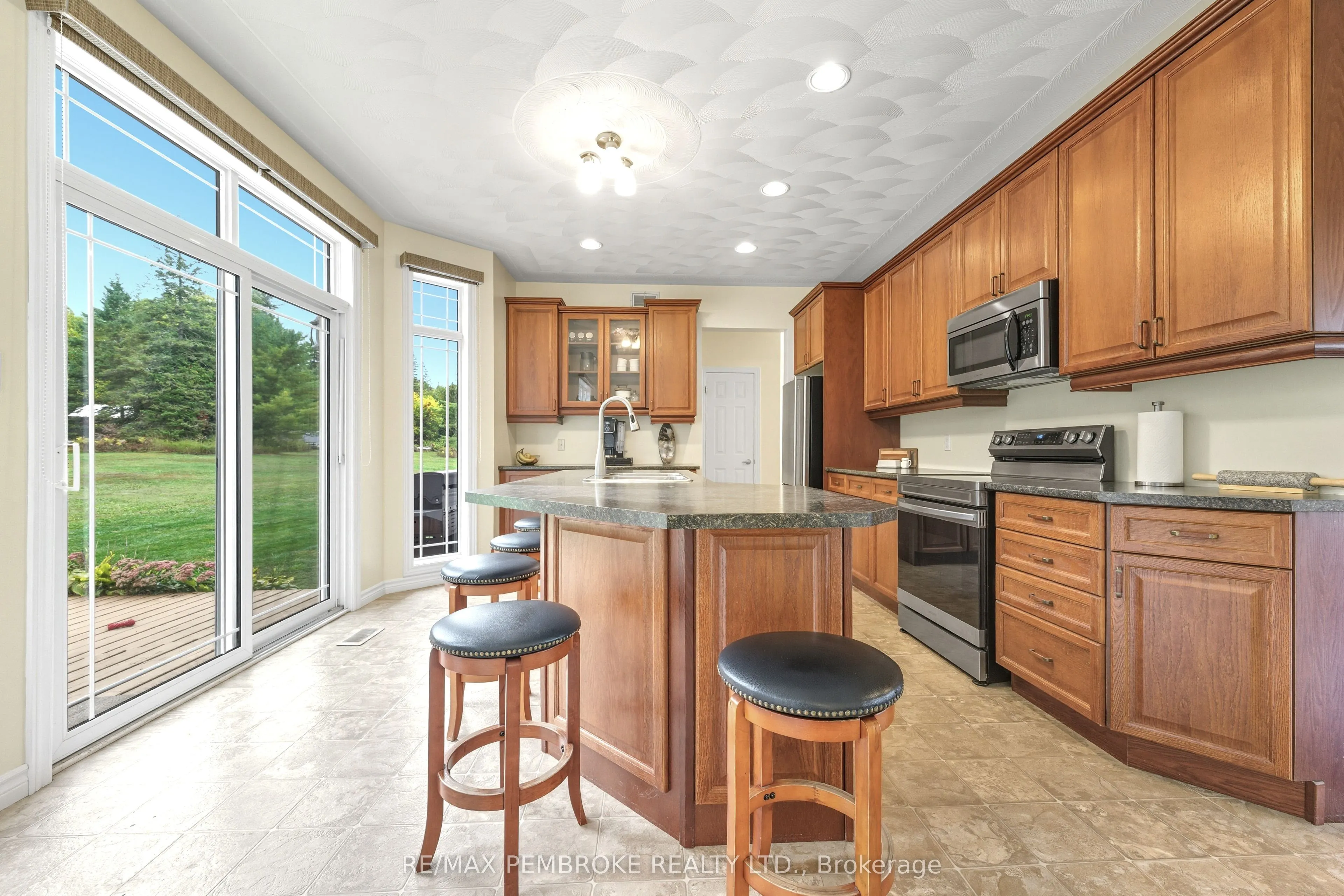 1940 Cobden Road, #b
