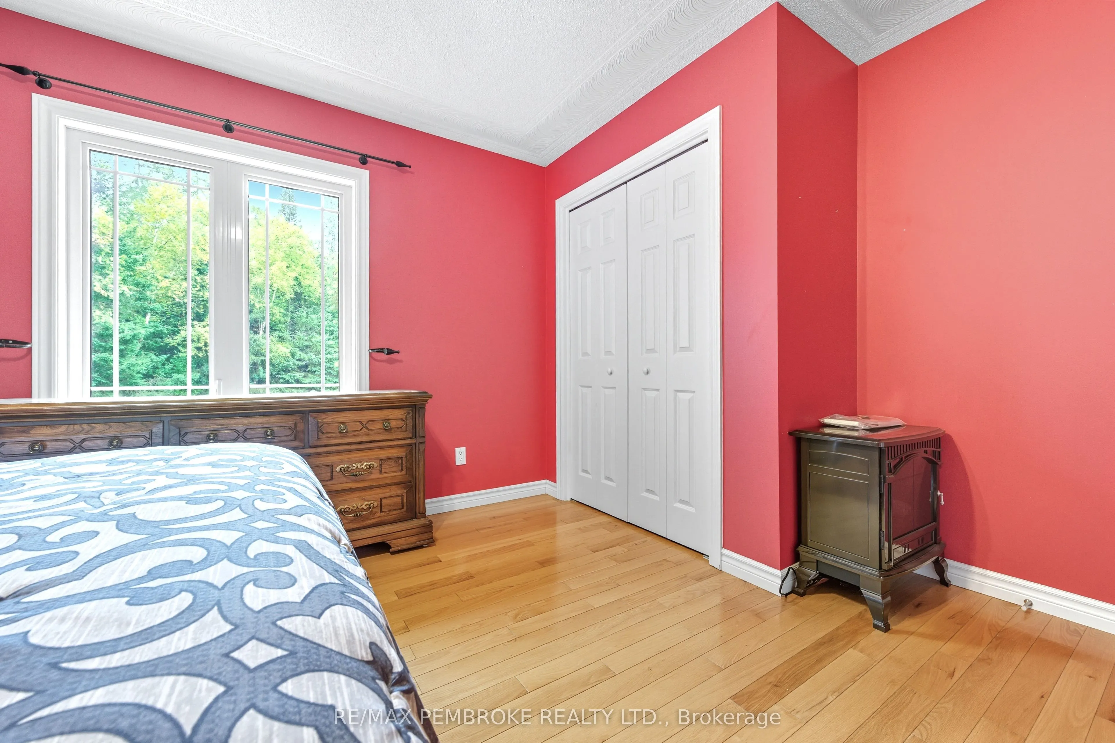 1940 Cobden Road, #b
