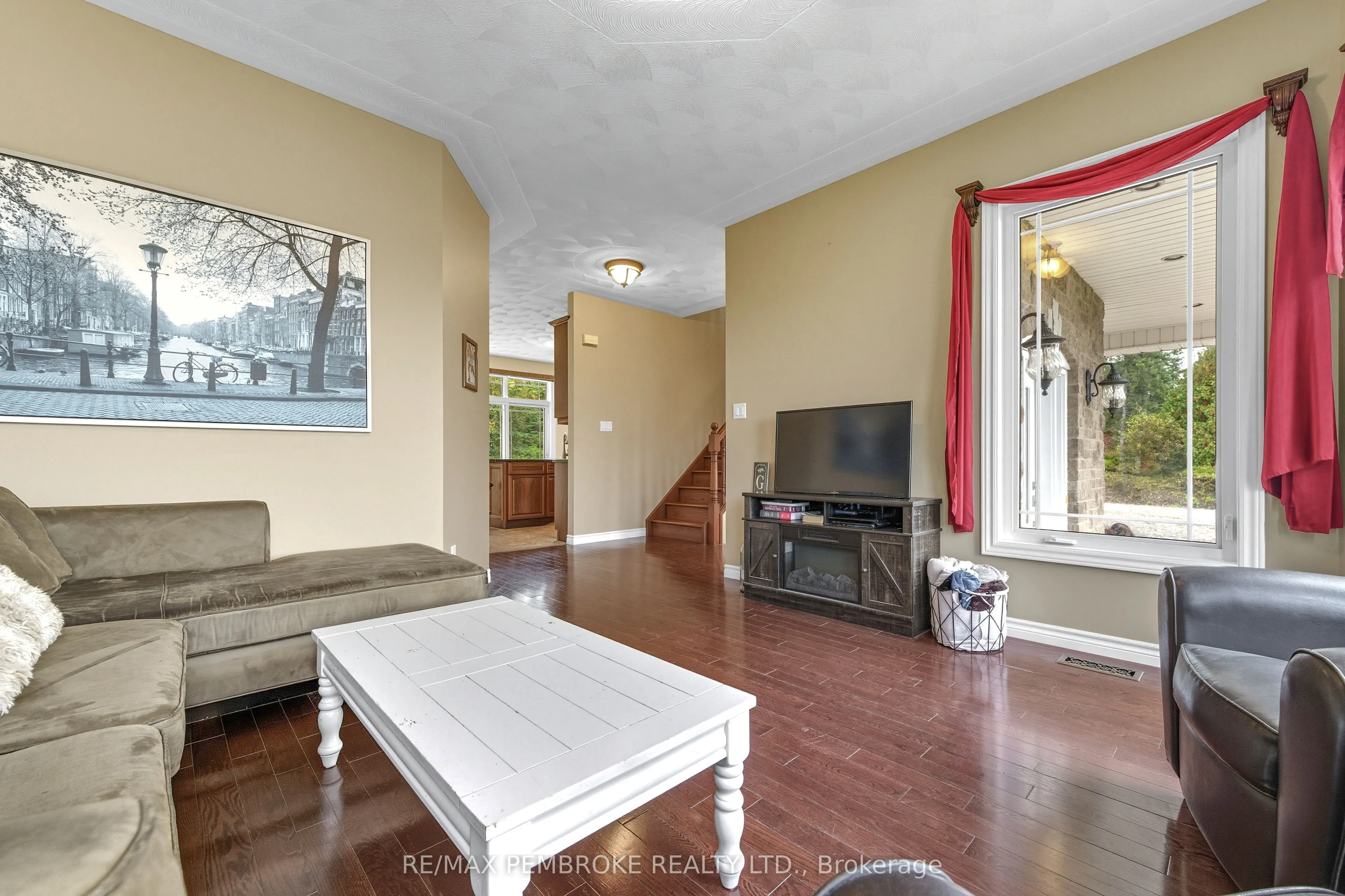 1940 Cobden Road, #b