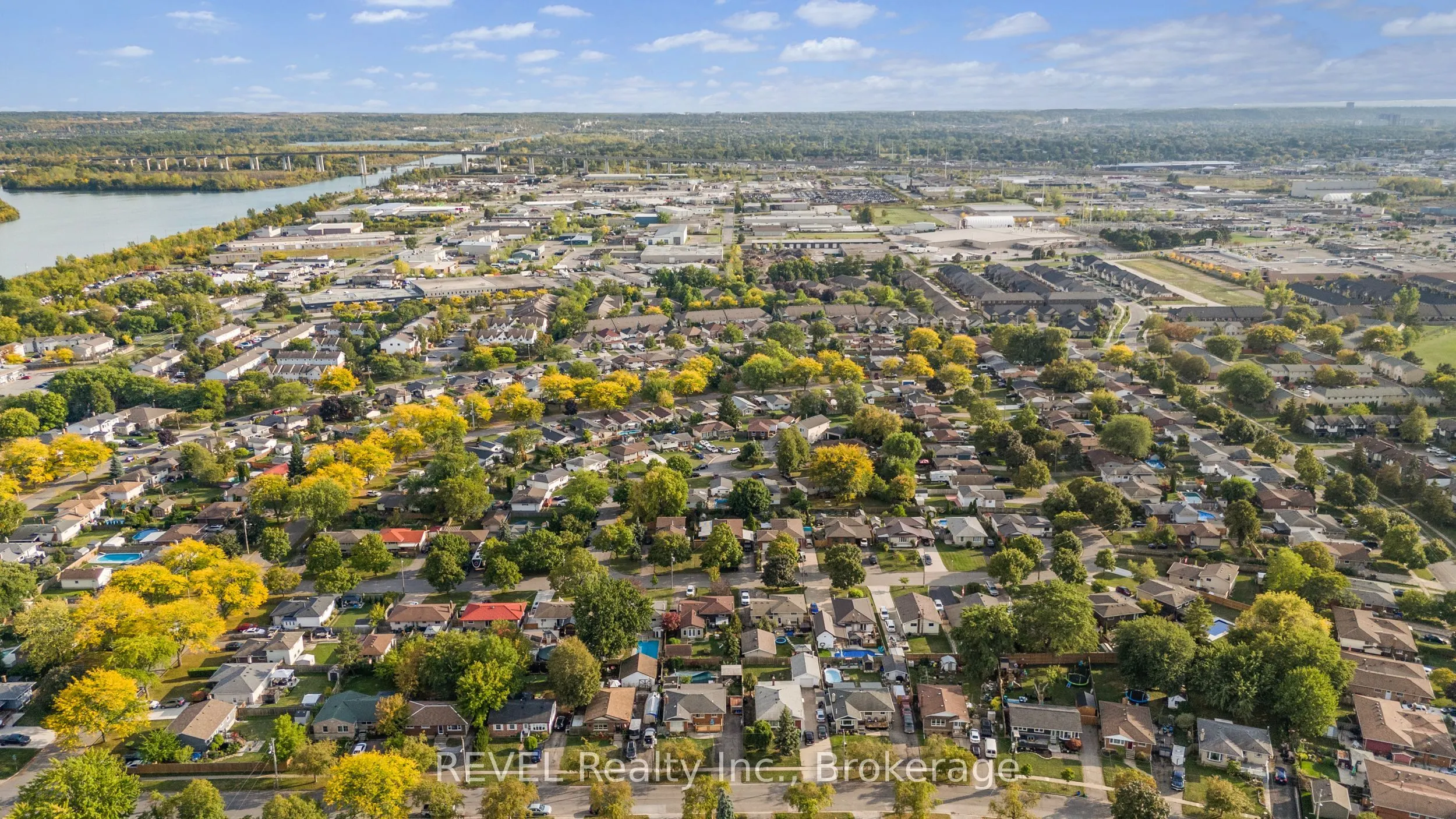 16 Roxborough Court