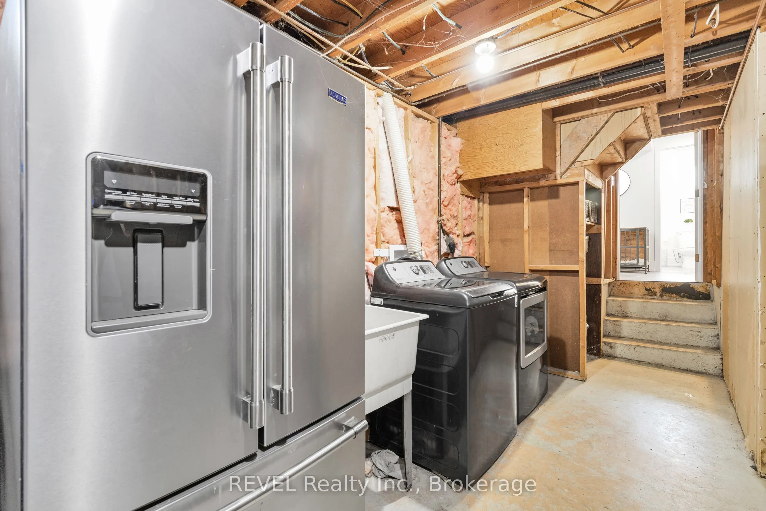 16 Roxborough Court
