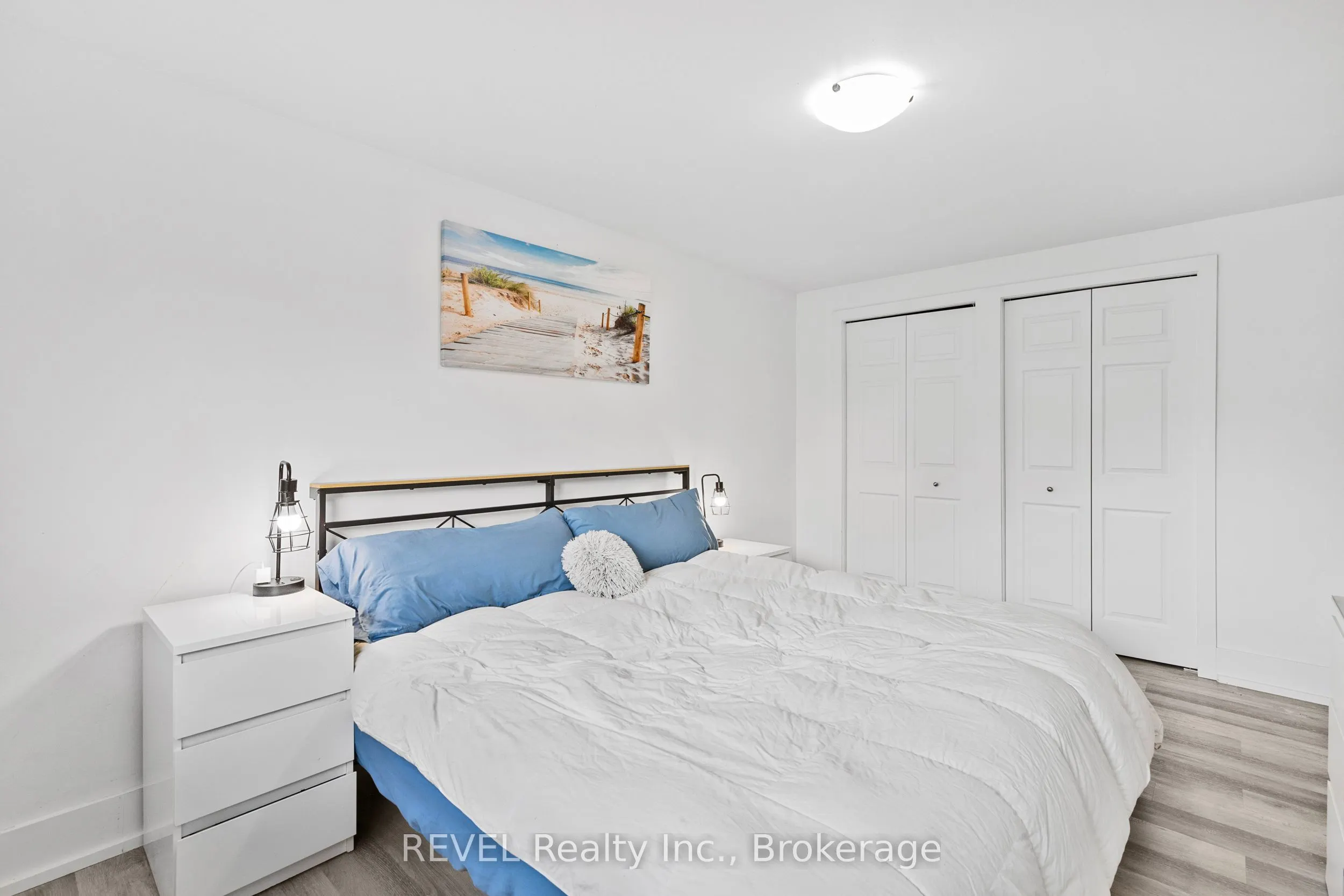 16 Roxborough Court
