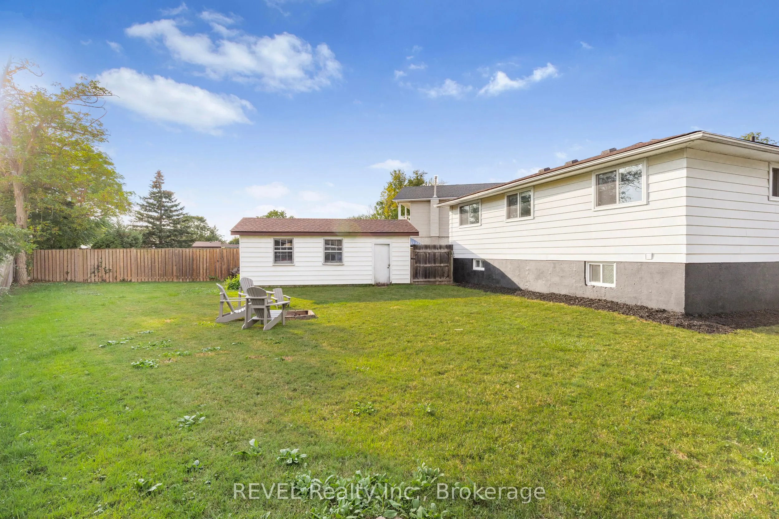 16 Roxborough Court