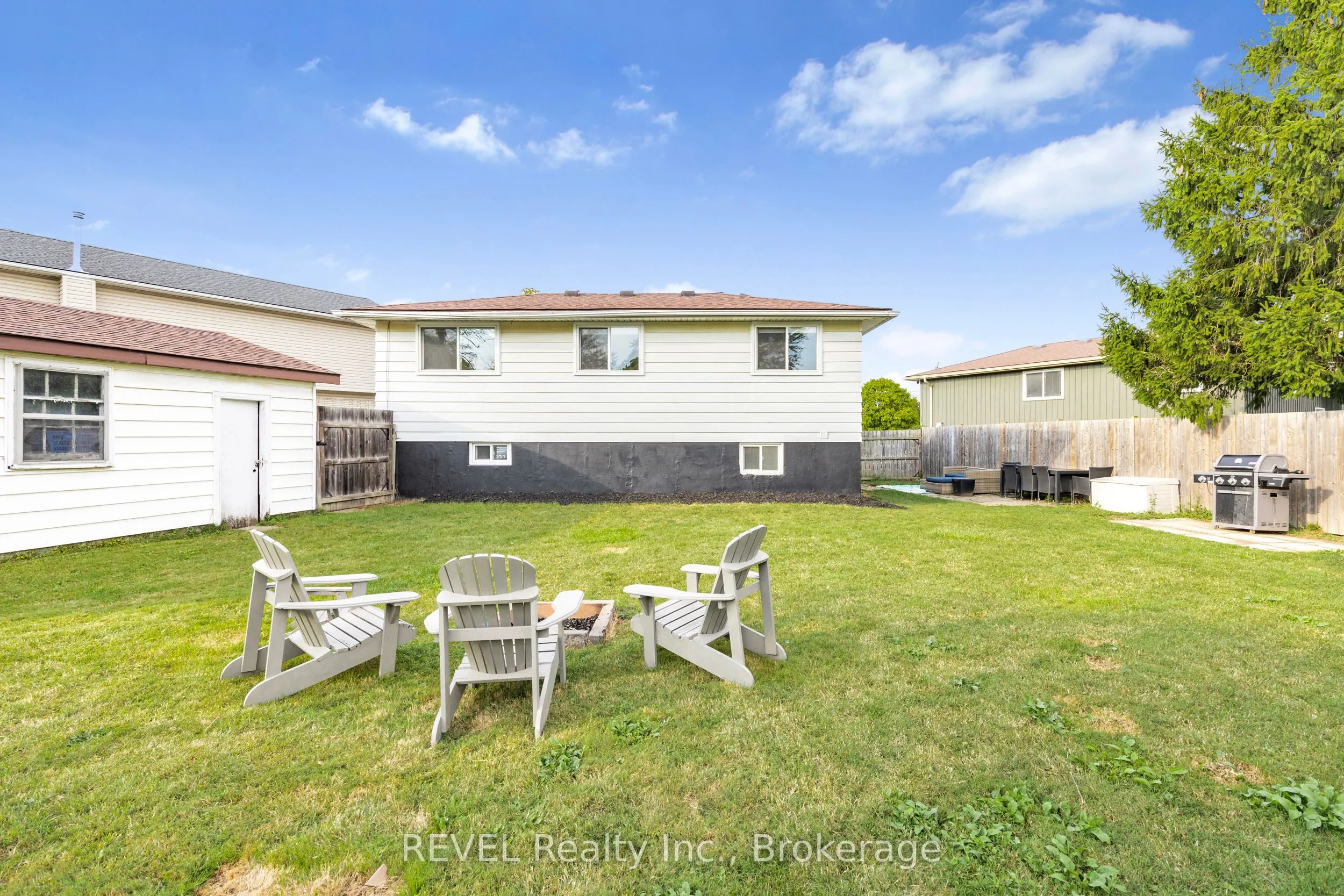 16 Roxborough Court