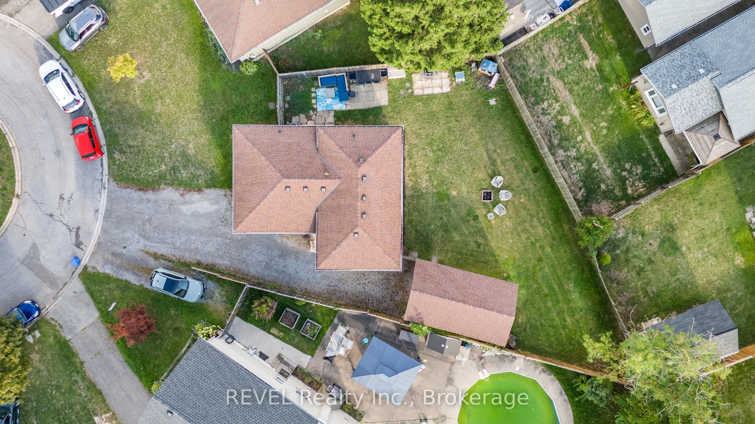 16 Roxborough Court