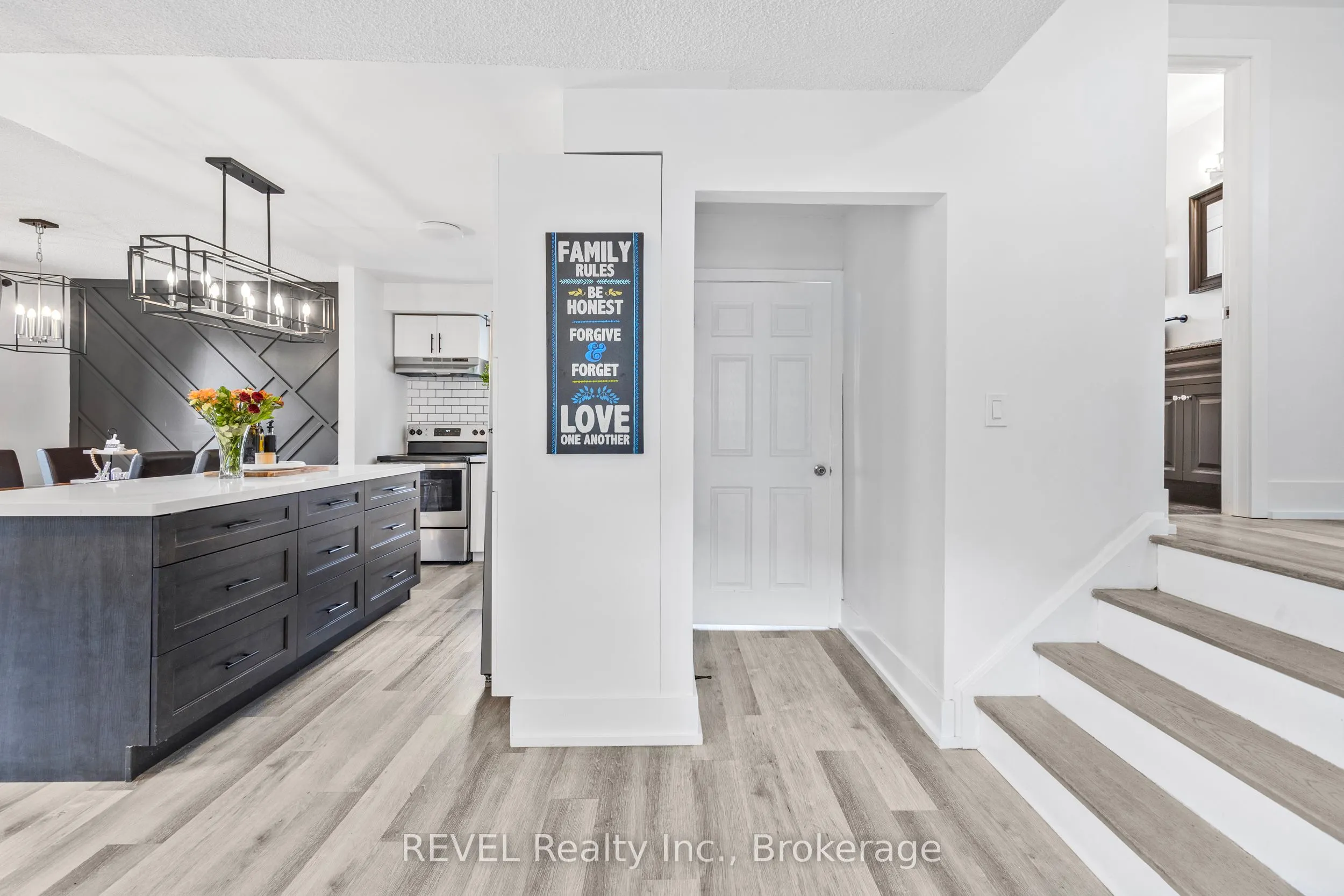 16 Roxborough Court