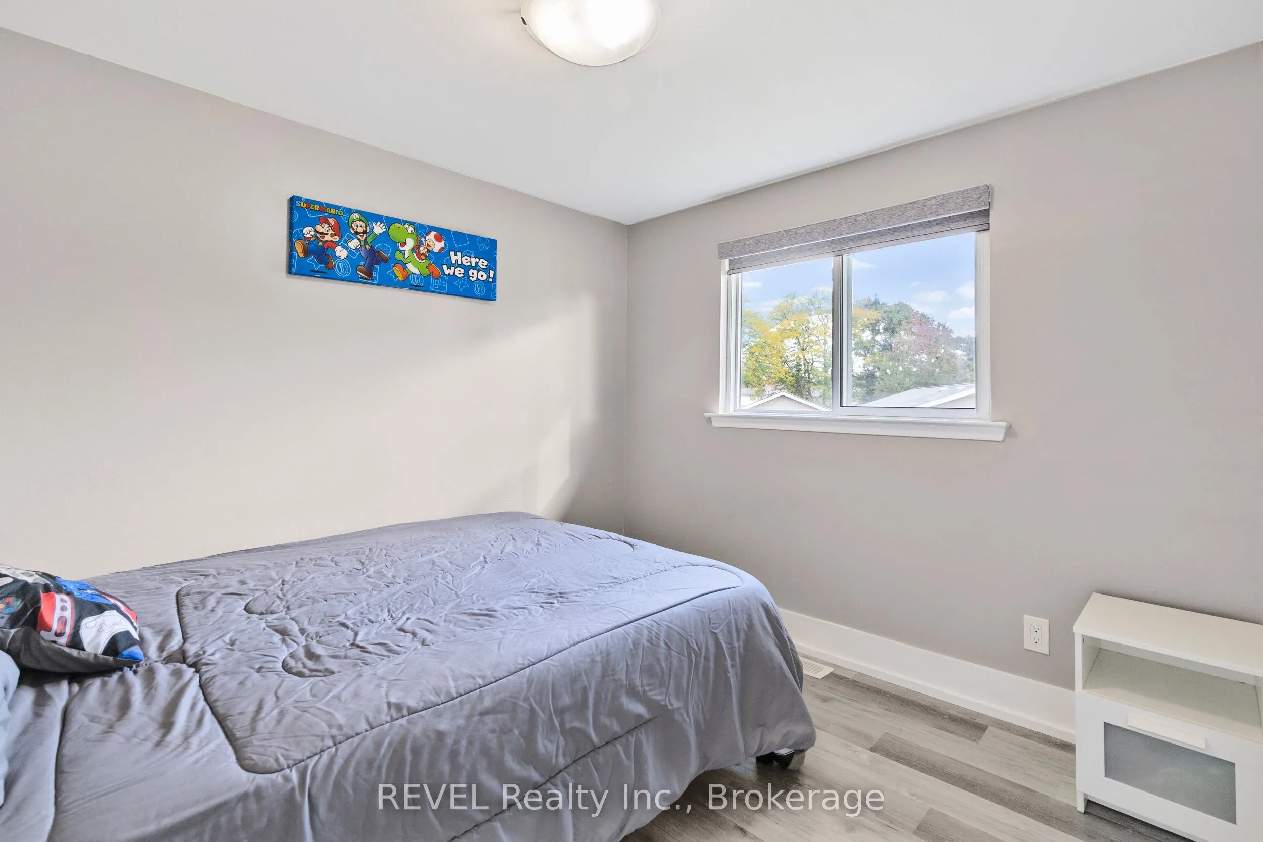 16 Roxborough Court