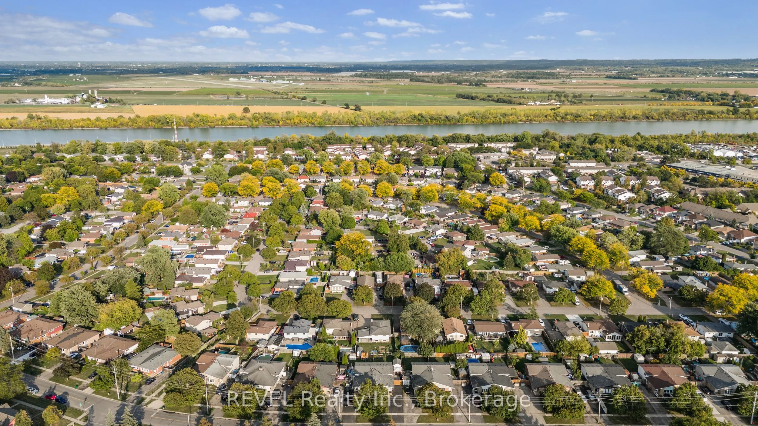 16 Roxborough Court