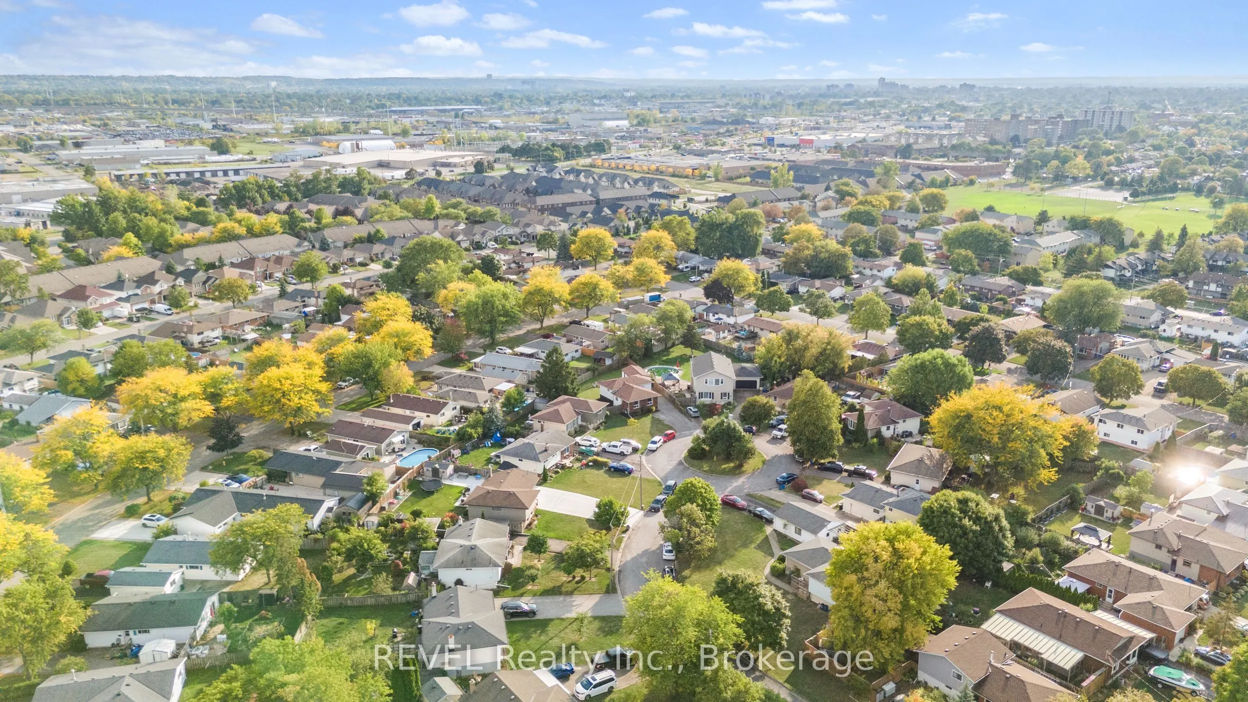 16 Roxborough Court