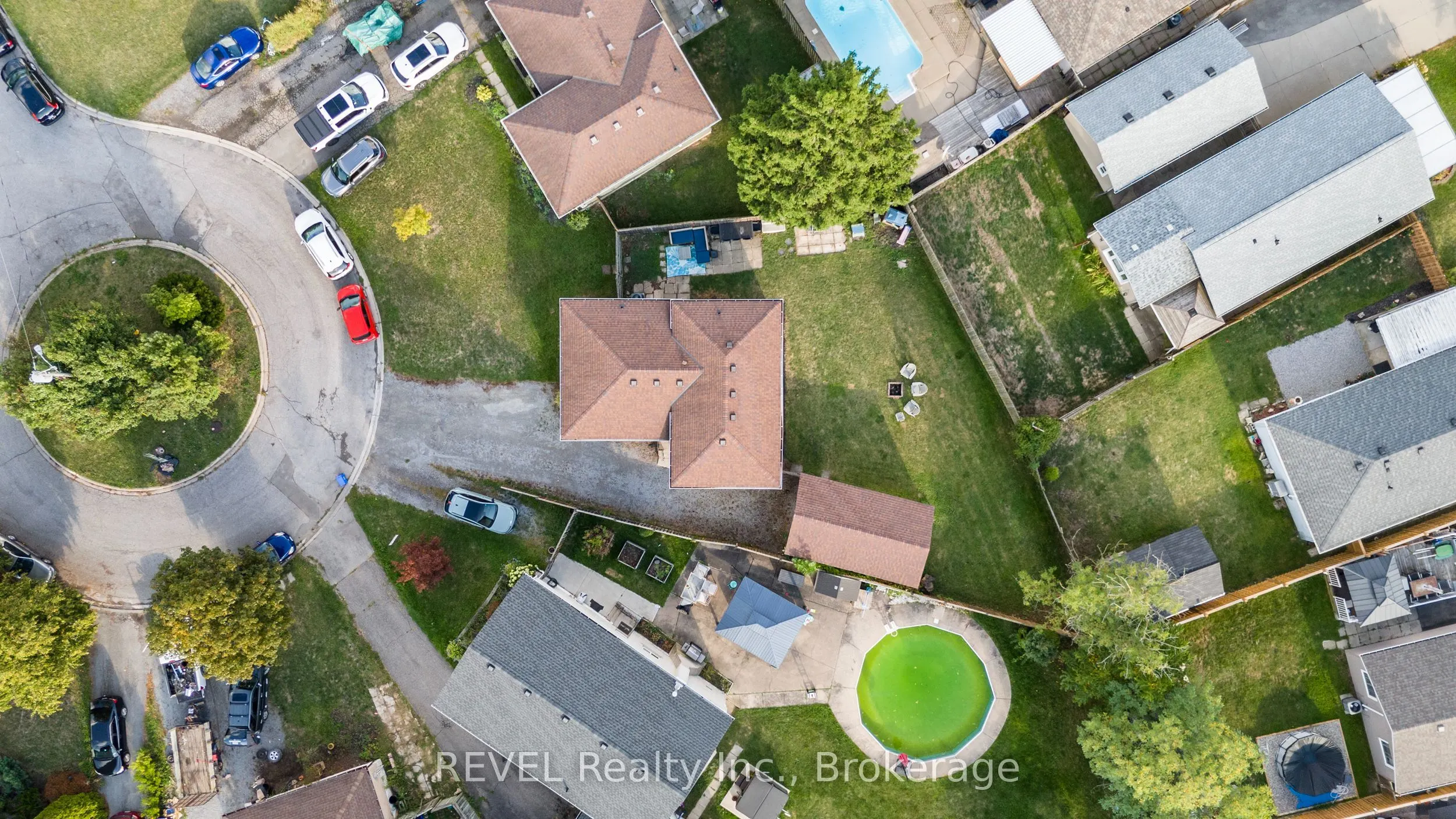 16 Roxborough Court