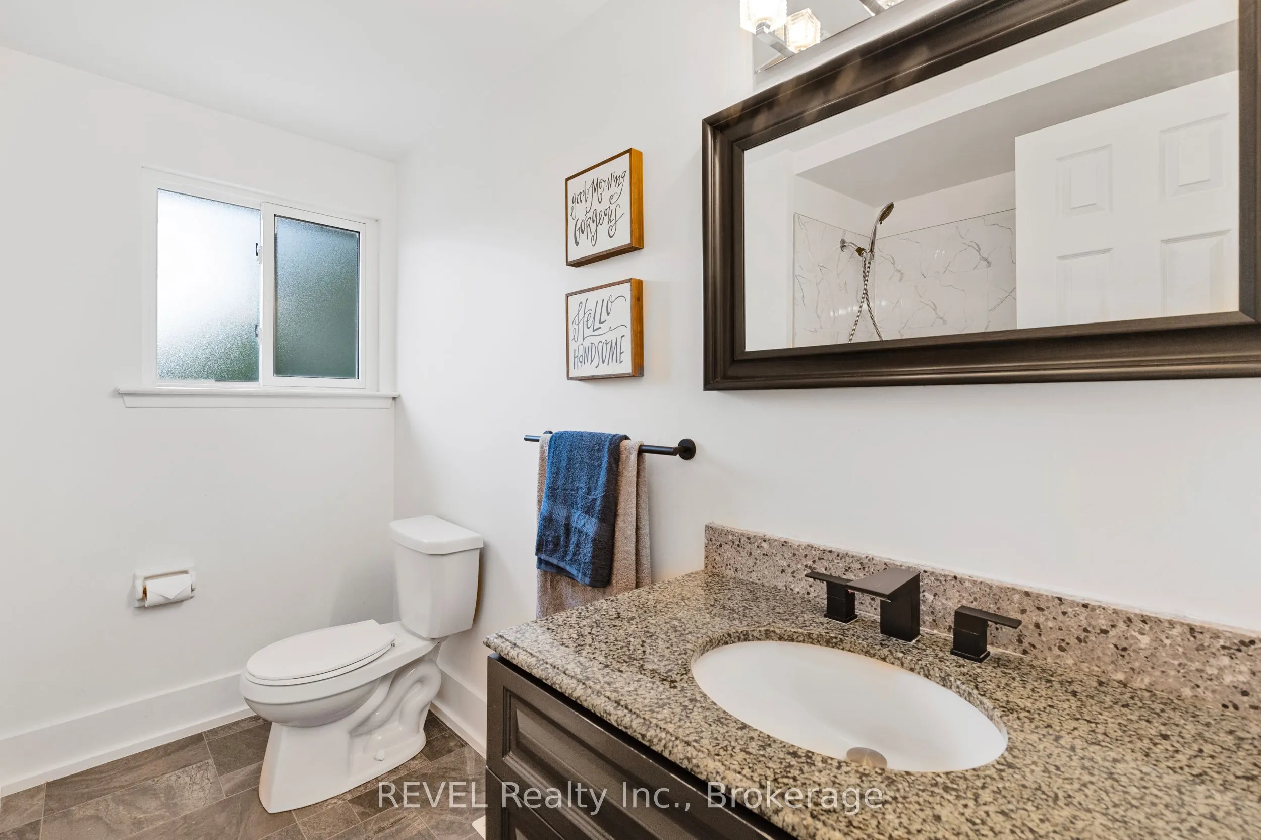 16 Roxborough Court
